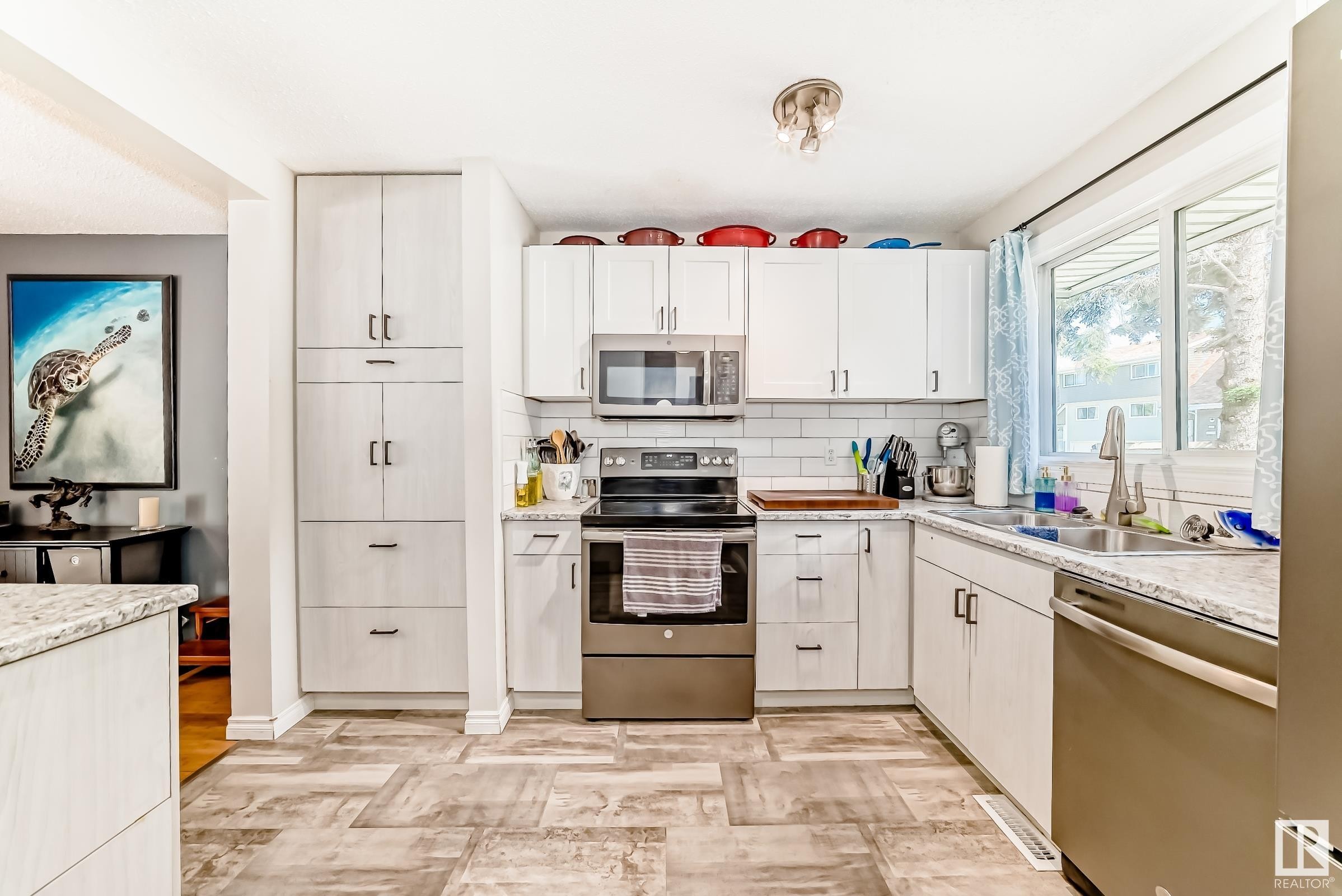 












33 GRANDIN WOODS

,
St. Albert,




AB
T8N 2Y4

