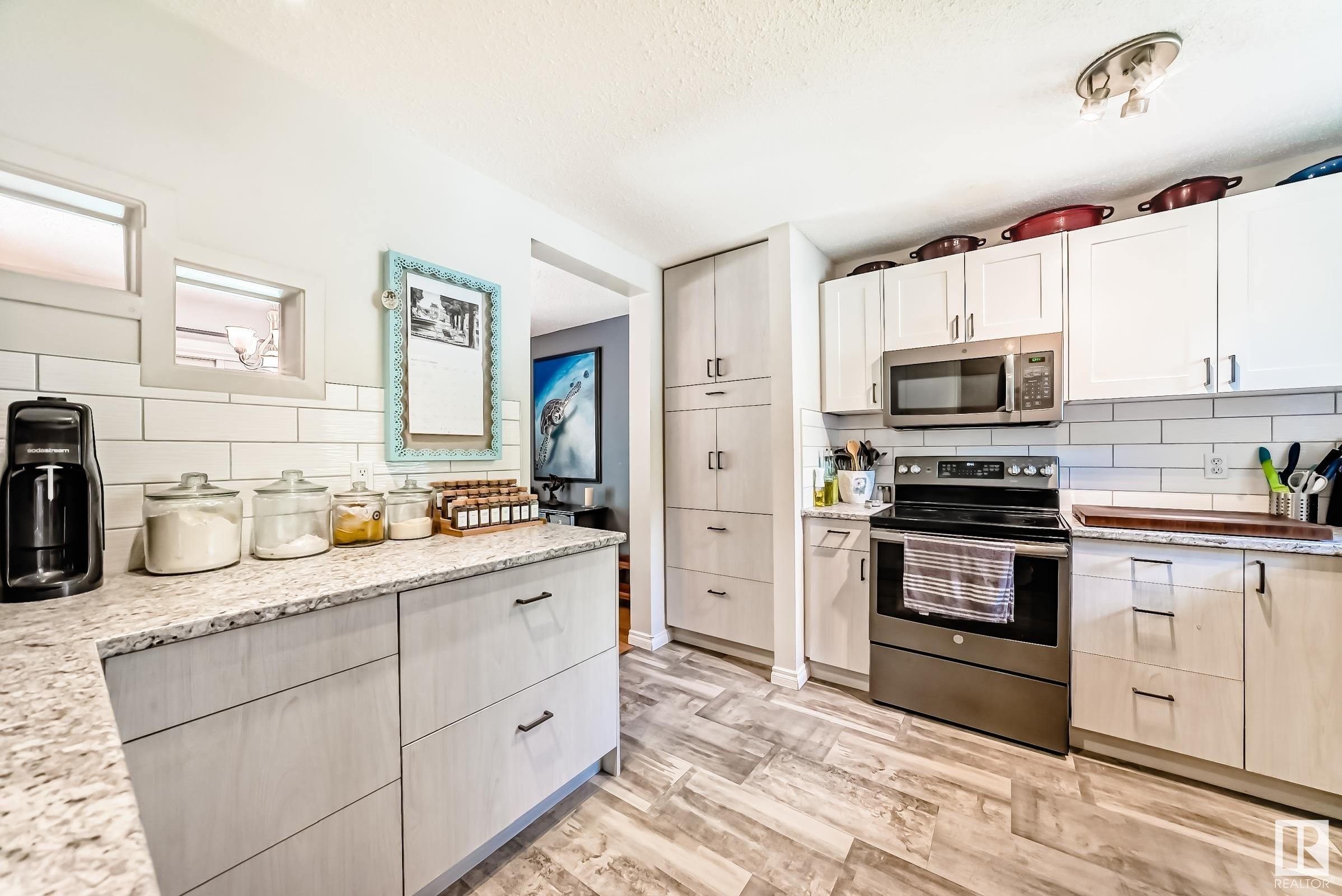 












33 GRANDIN WOODS

,
St. Albert,




AB
T8N 2Y4


