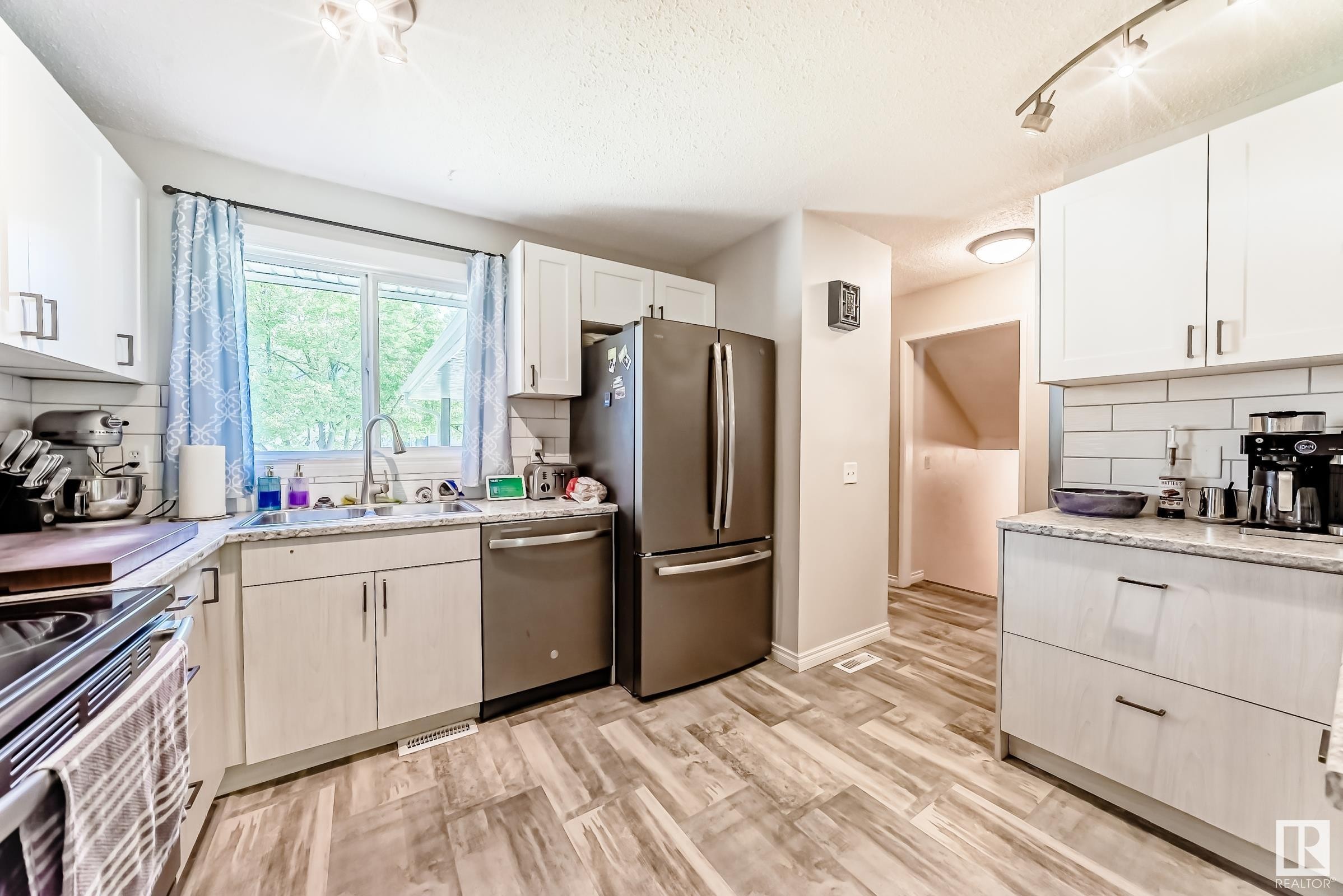 












33 GRANDIN WOODS

,
St. Albert,




AB
T8N 2Y4

