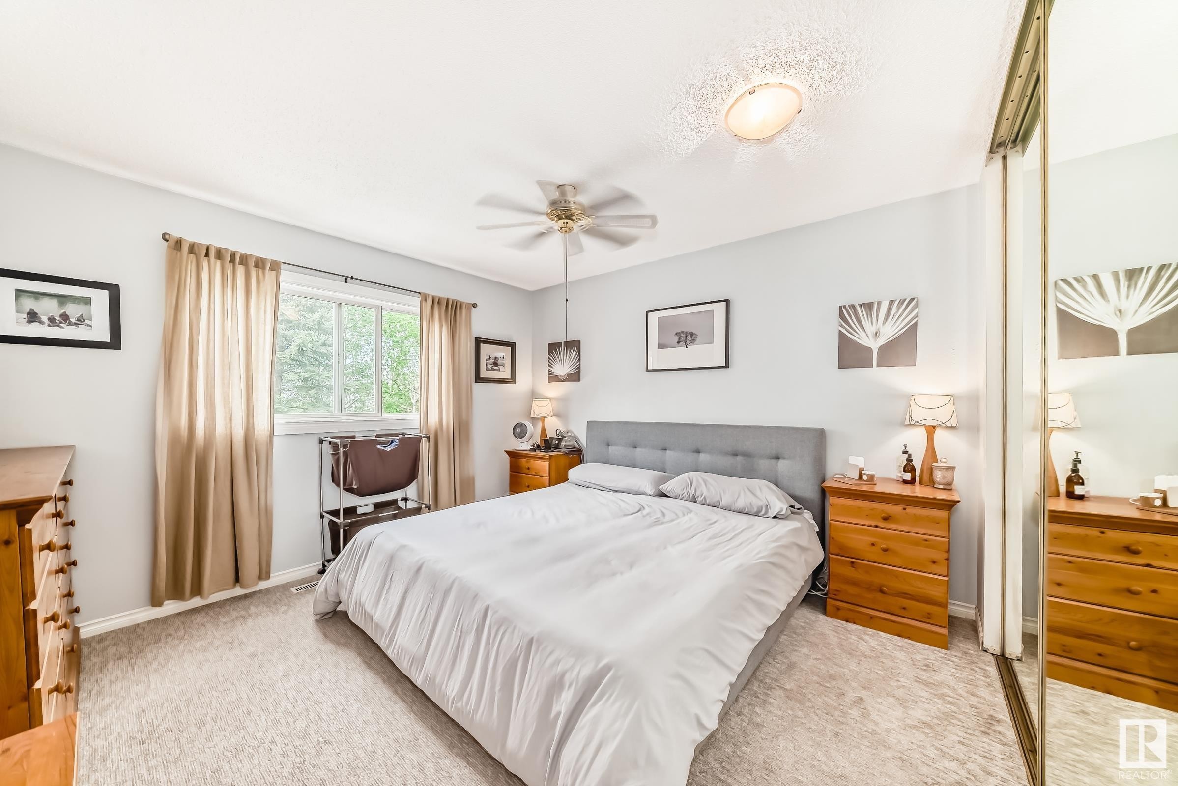 












33 GRANDIN WOODS

,
St. Albert,




AB
T8N 2Y4

