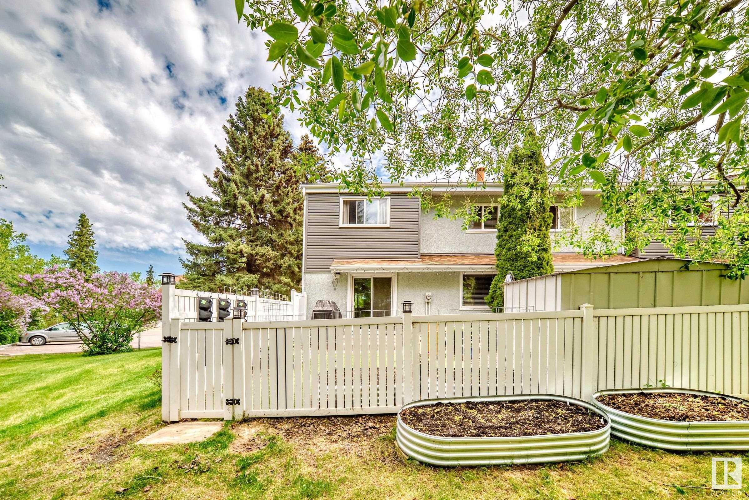 












33 GRANDIN WOODS

,
St. Albert,




AB
T8N 2Y4

