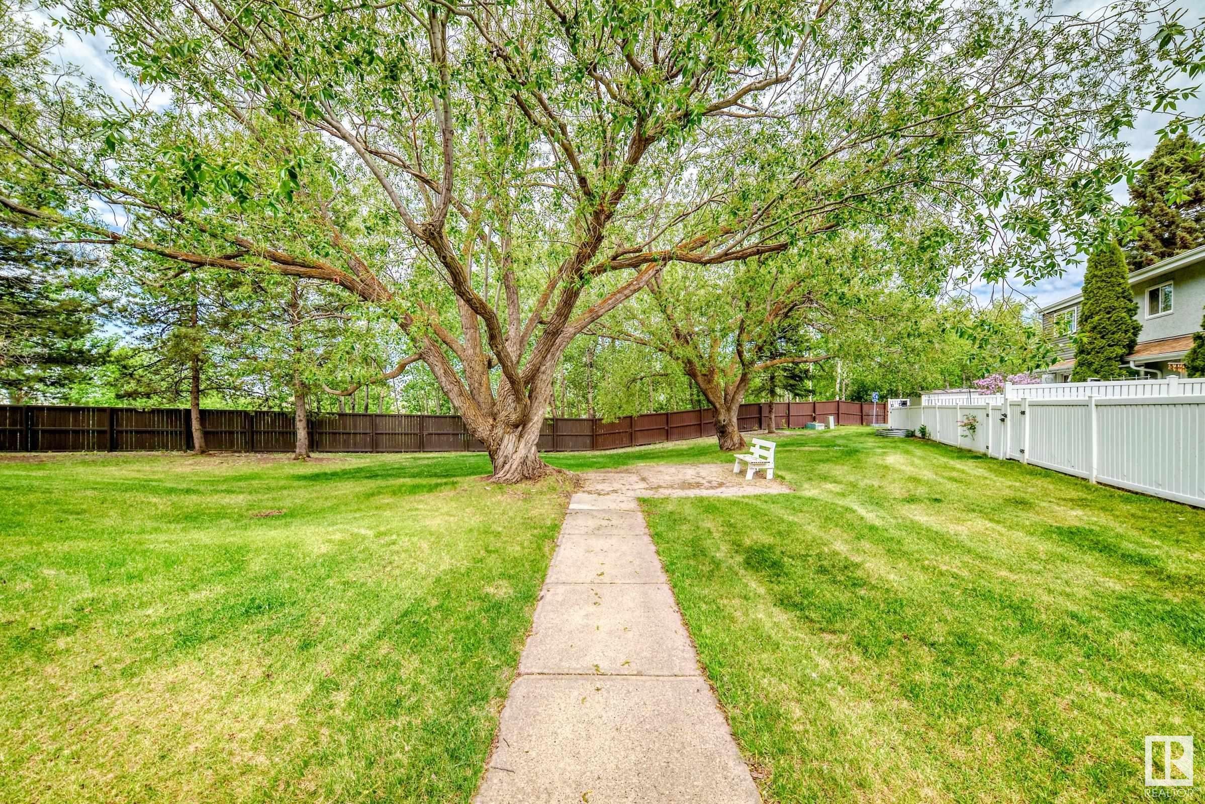 












33 GRANDIN WOODS

,
St. Albert,




AB
T8N 2Y4

