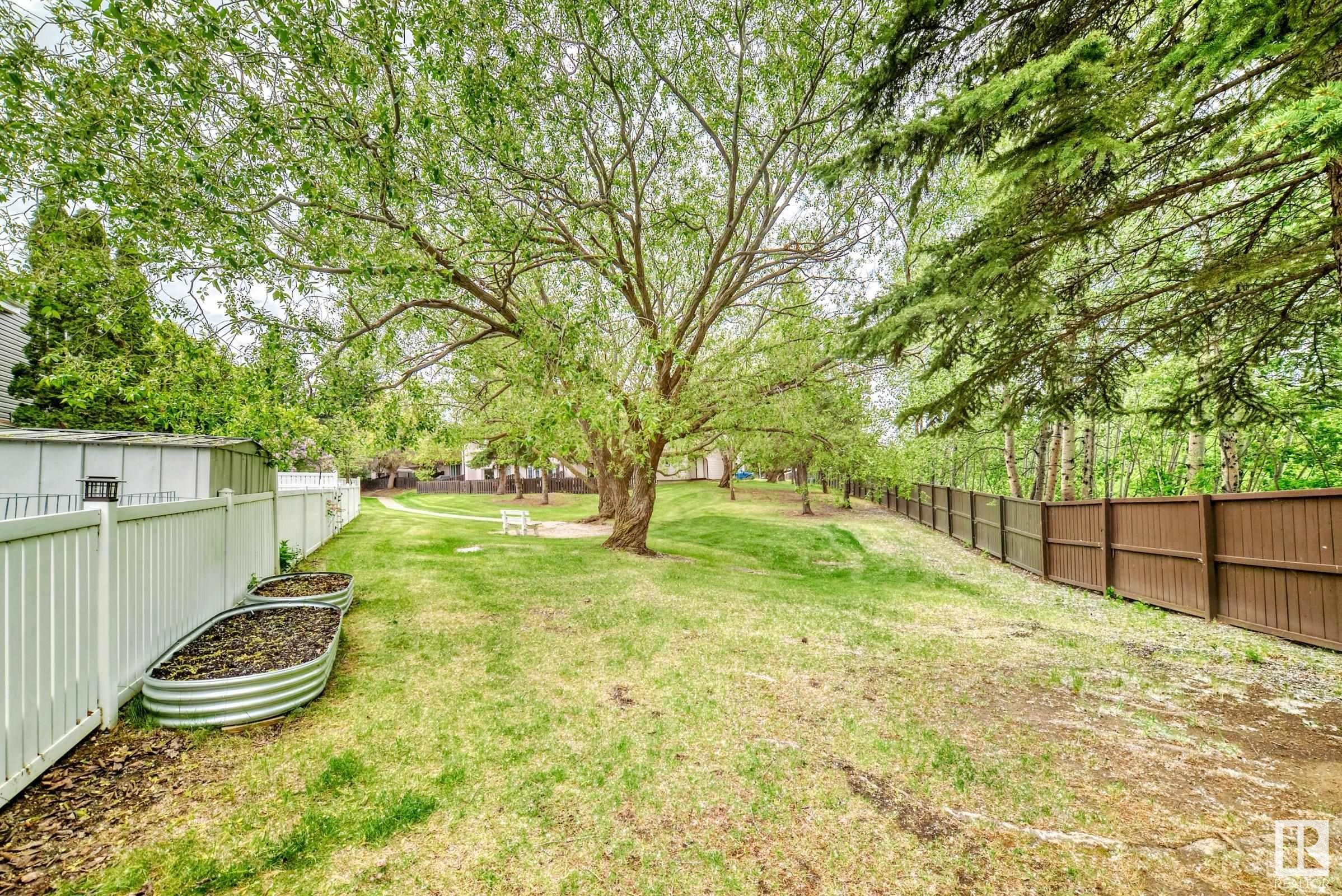 












33 GRANDIN WOODS

,
St. Albert,




AB
T8N 2Y4

