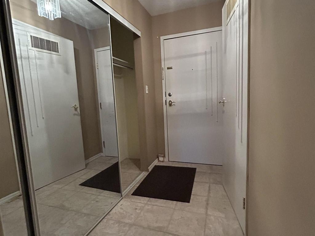 












104 18020 95 Avenue

,
Edmonton,




AB
T5T 6B2

