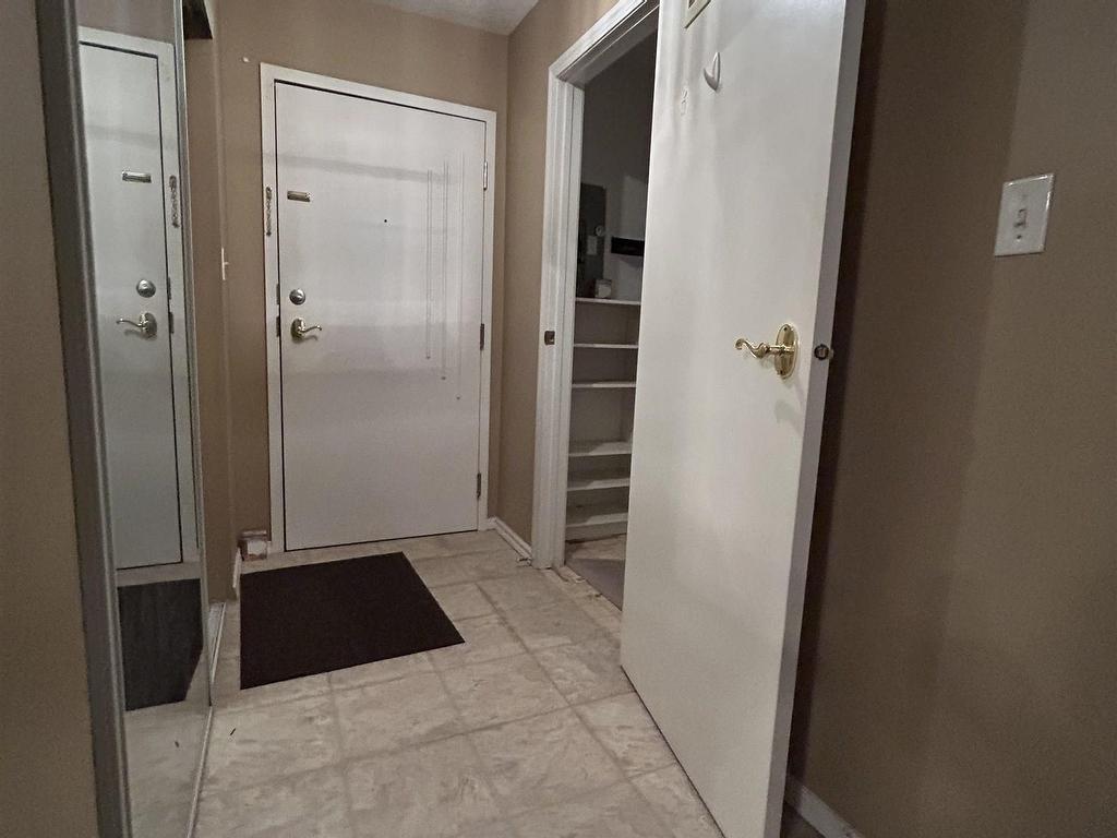 












104 18020 95 Avenue

,
Edmonton,




AB
T5T 6B2


