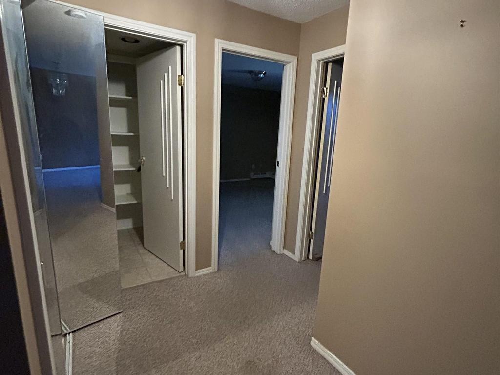 












104 18020 95 Avenue

,
Edmonton,




AB
T5T 6B2


