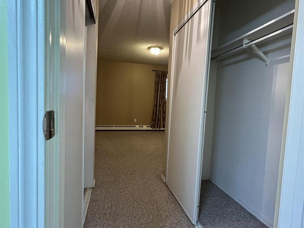 












104 18020 95 Avenue

,
Edmonton,




AB
T5T 6B2

