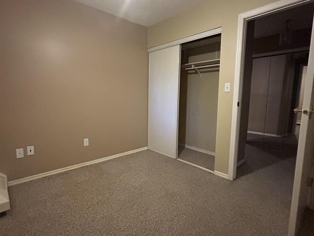 












104 18020 95 Avenue

,
Edmonton,




AB
T5T 6B2

