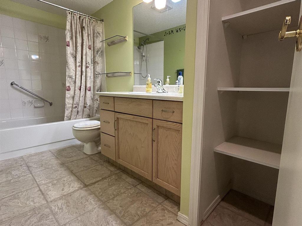 












104 18020 95 Avenue

,
Edmonton,




AB
T5T 6B2

