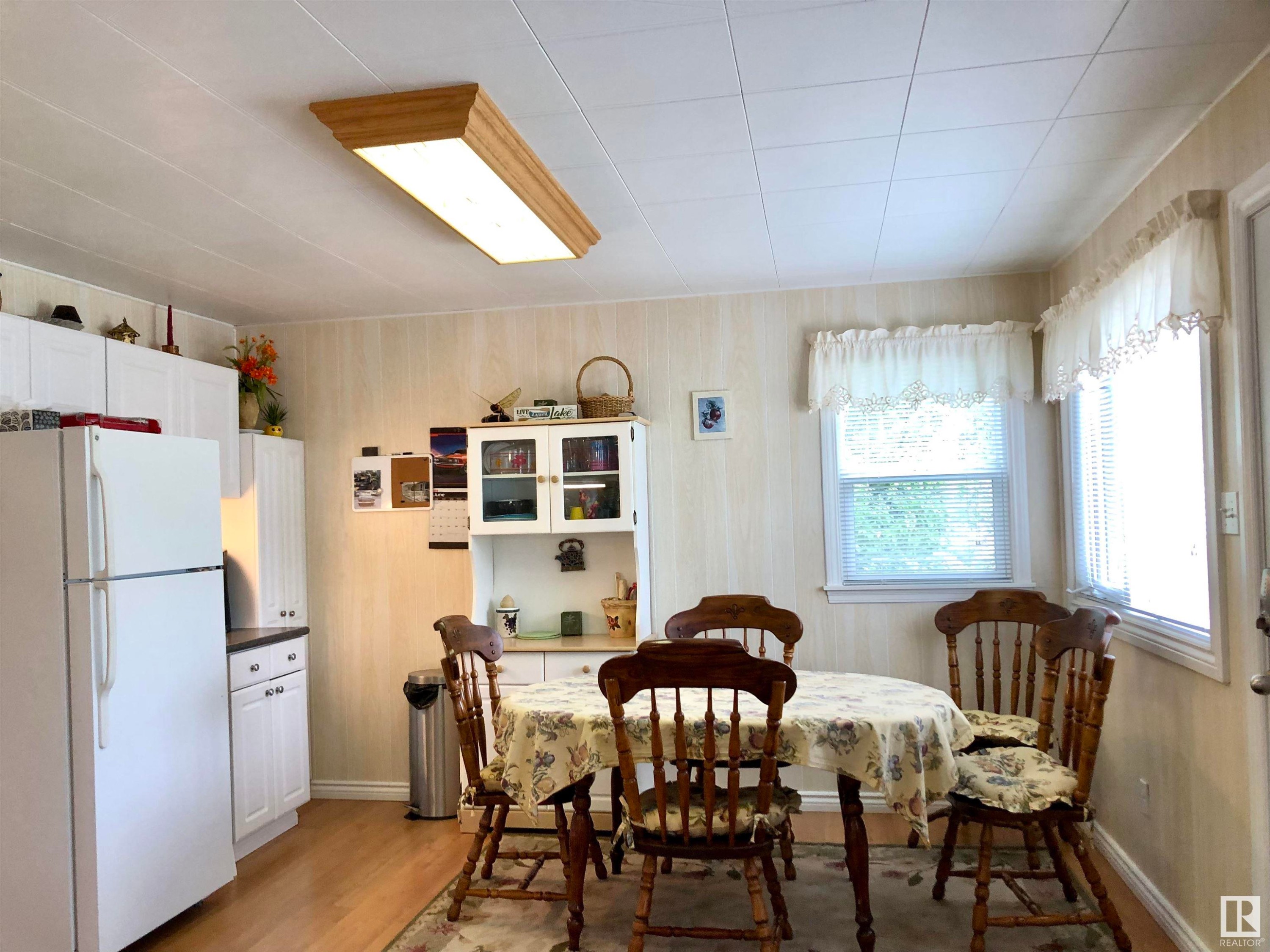 












5084 4 Street

,
Rural Lac Ste. Anne County,







AB
T0E 1V0

