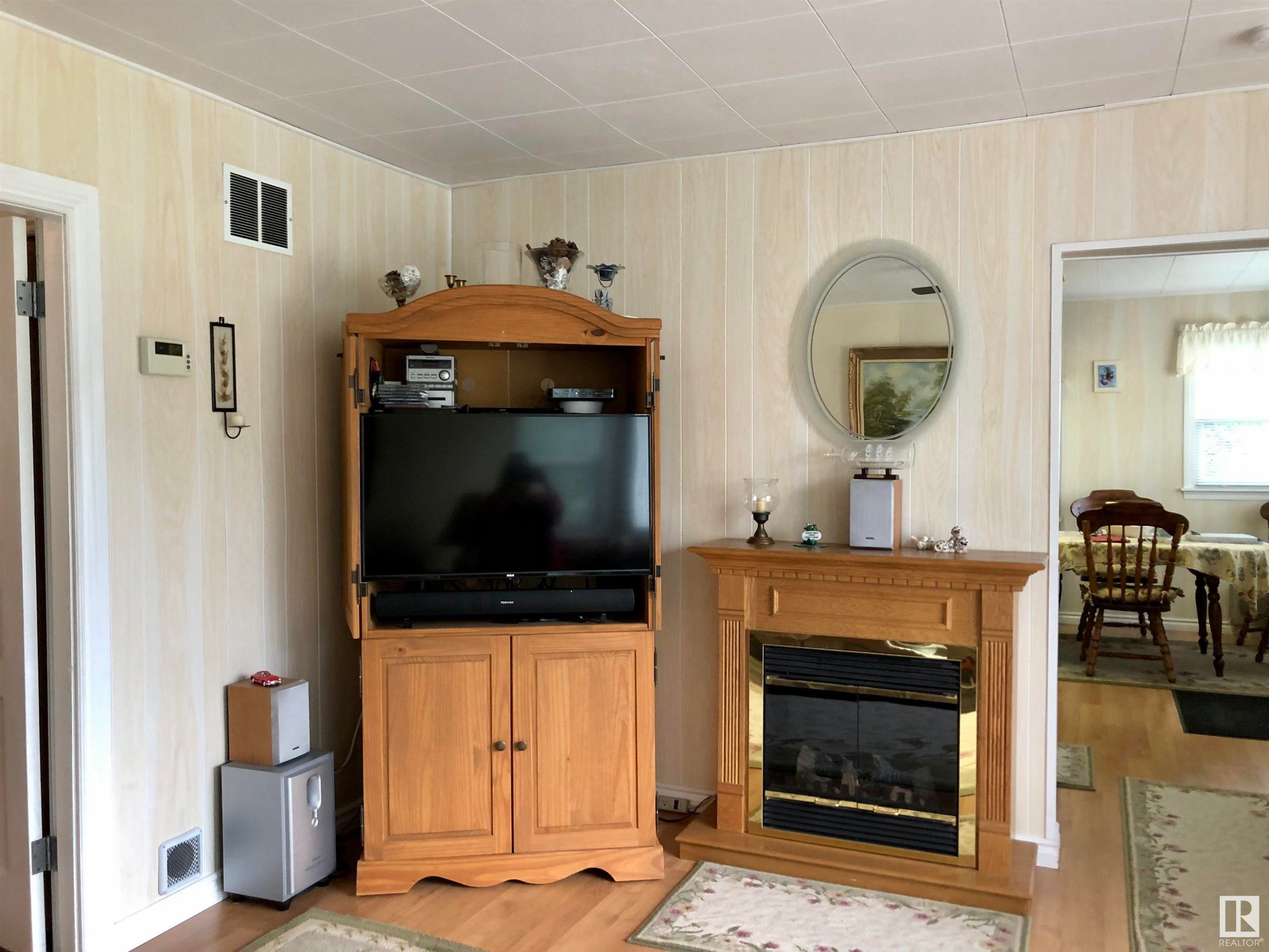 












5084 4 Street

,
Rural Lac Ste. Anne County,







AB
T0E 1V0

