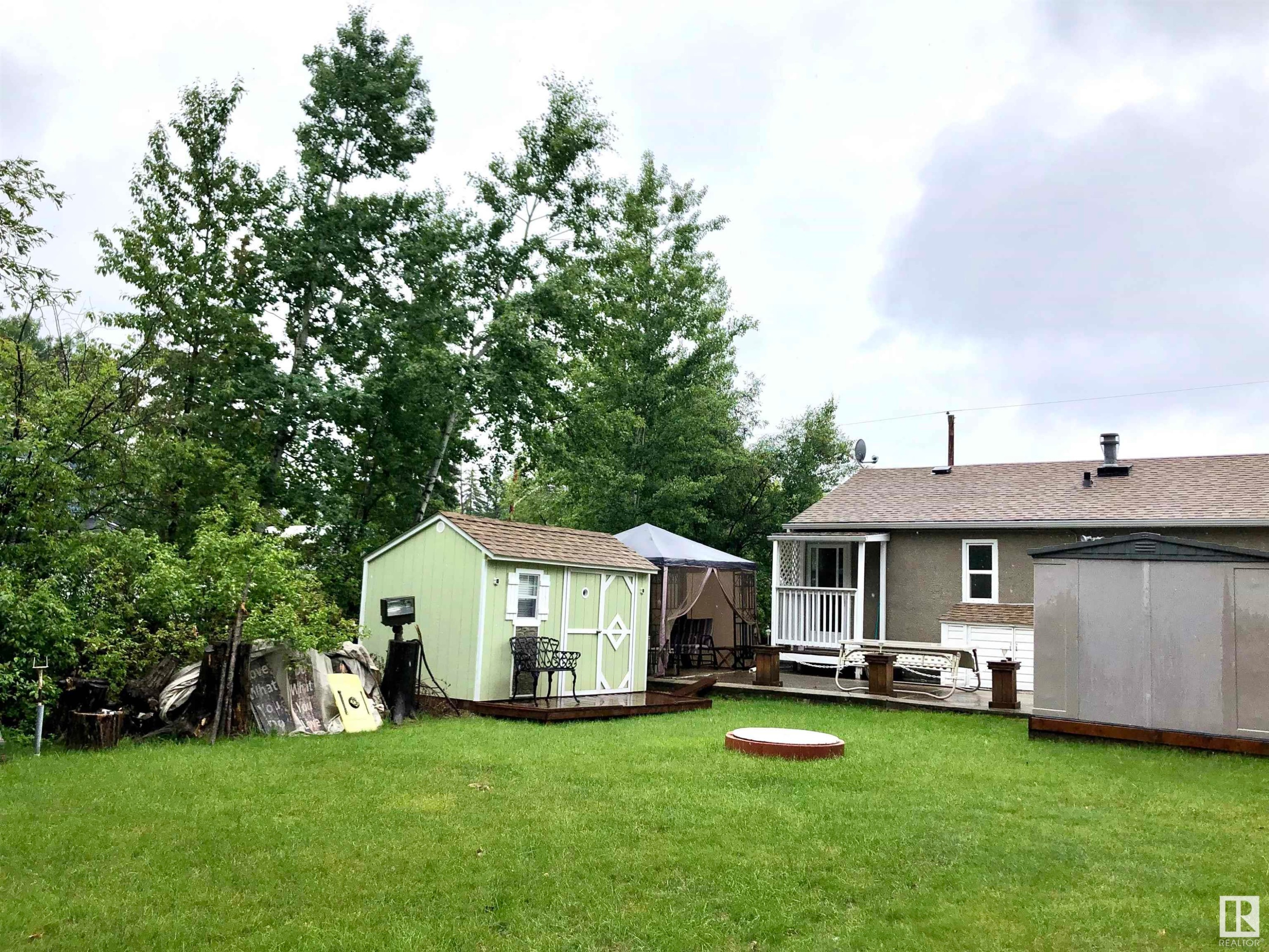 












5084 4 Street

,
Rural Lac Ste. Anne County,







AB
T0E 1V0

