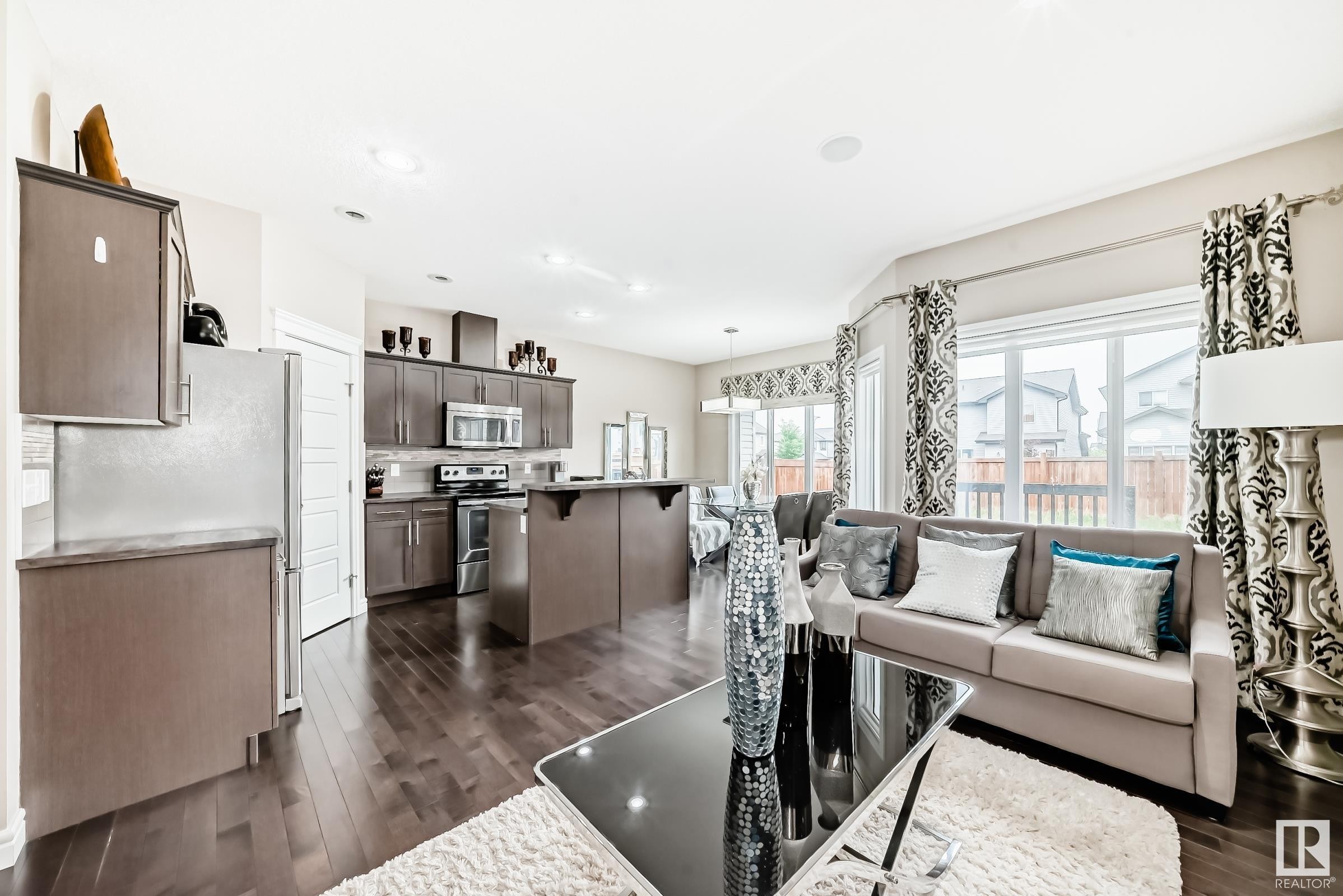 












1453 33A Street

,
Edmonton,




AB
T6T 0V3

