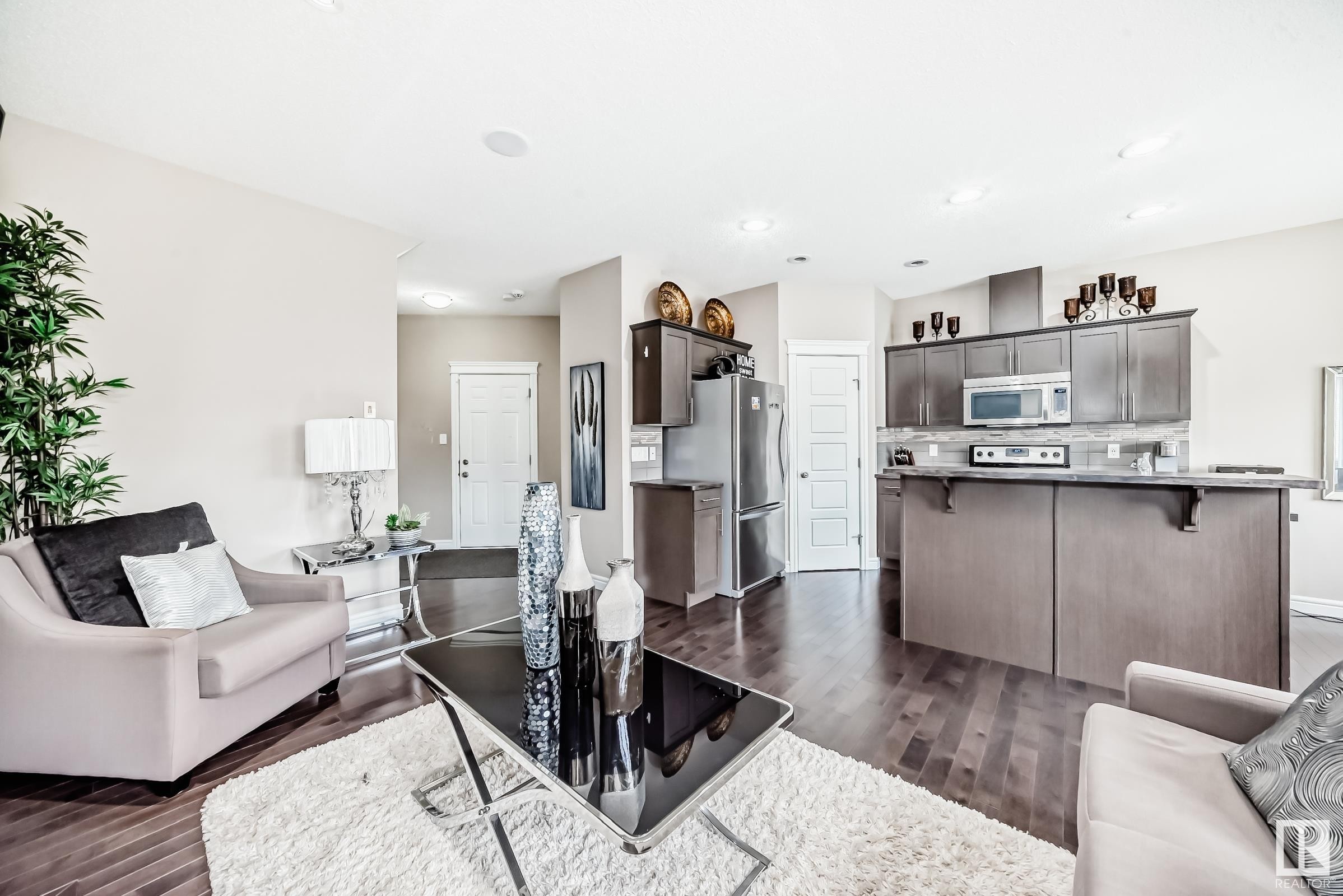 












1453 33A Street

,
Edmonton,




AB
T6T 0V3

