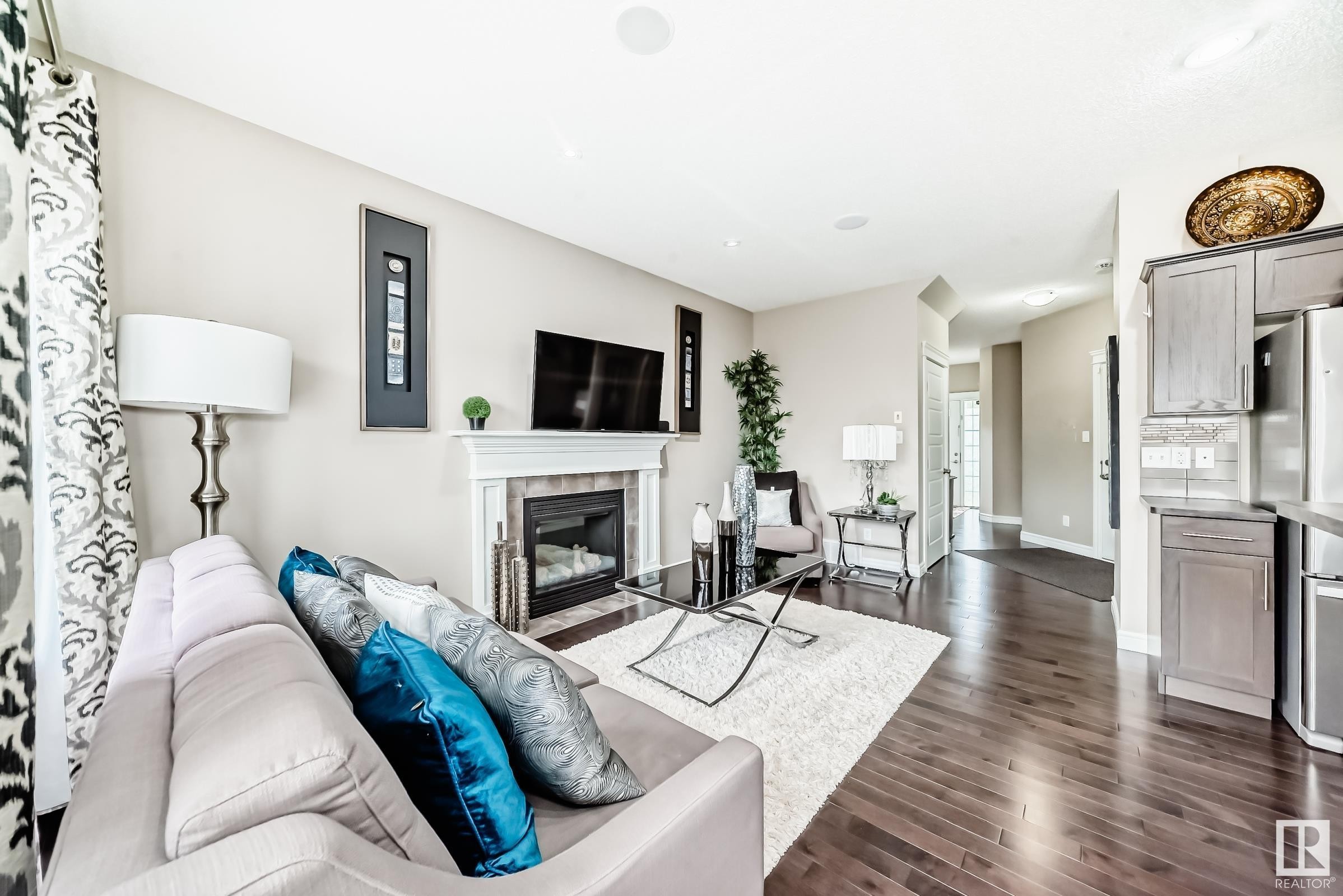 












1453 33A Street

,
Edmonton,




AB
T6T 0V3

