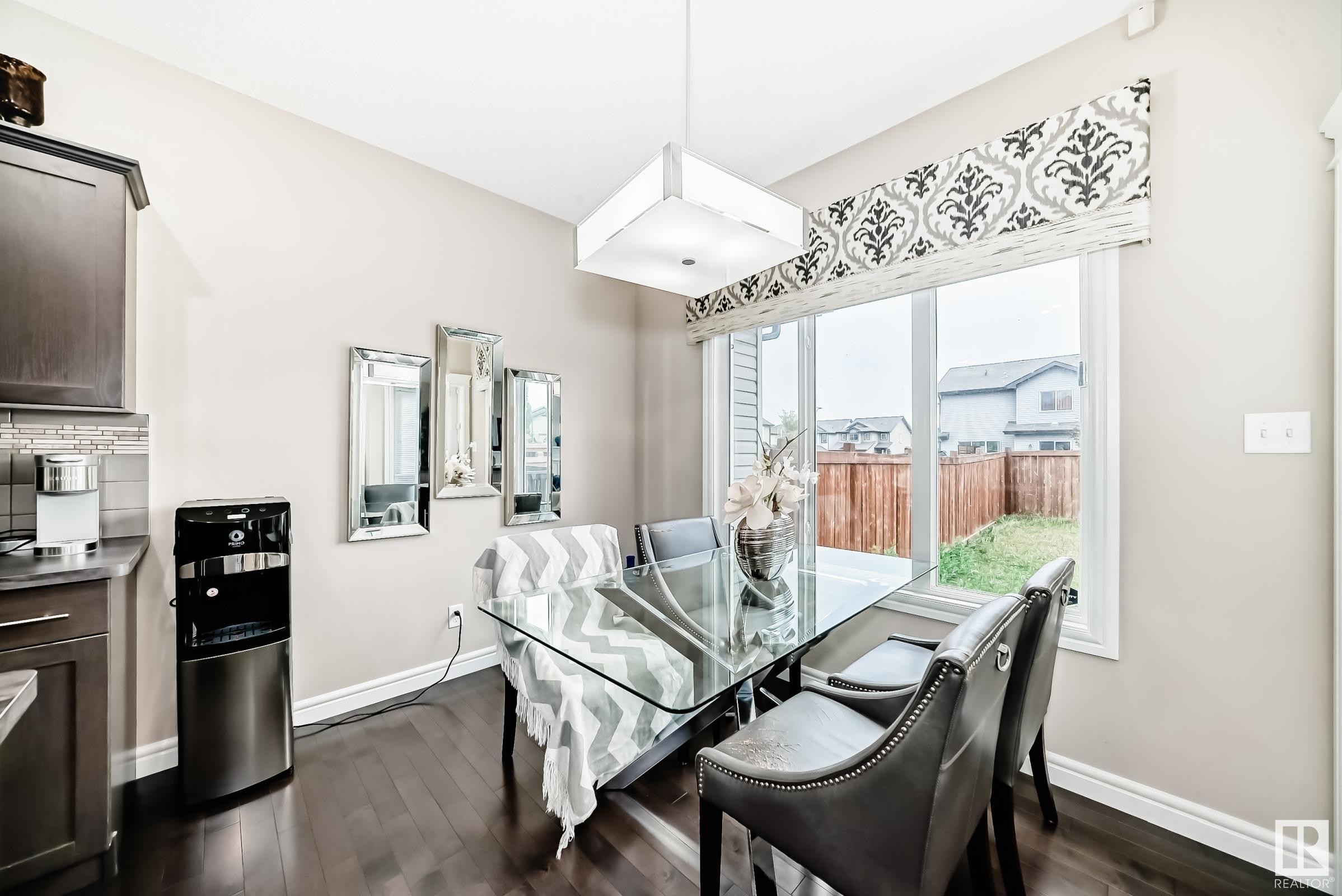 












1453 33A Street

,
Edmonton,




AB
T6T 0V3

