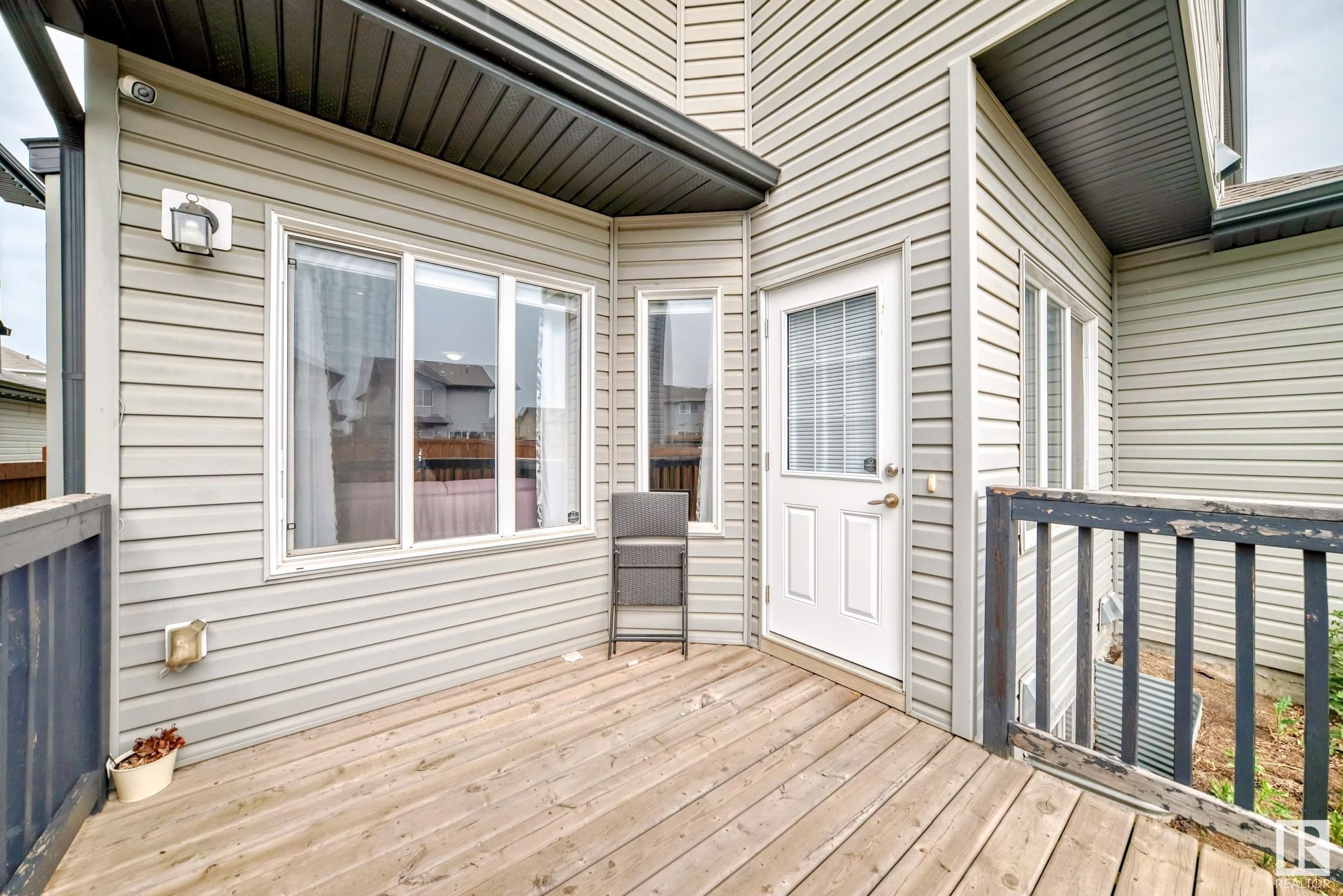 












1453 33A Street

,
Edmonton,




AB
T6T 0V3

