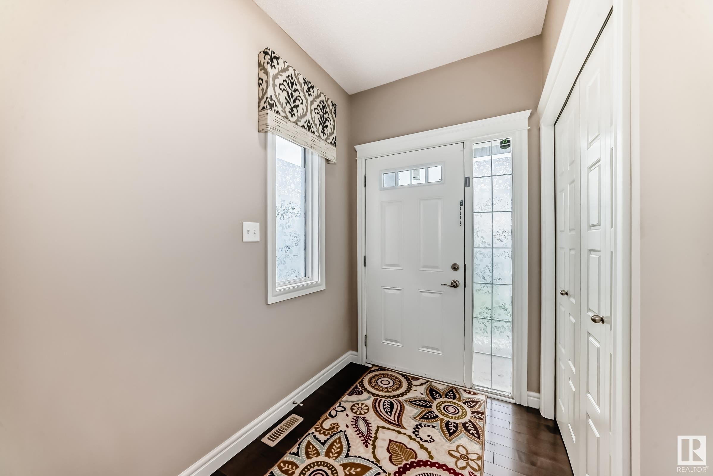 












1453 33A Street

,
Edmonton,




AB
T6T 0V3

