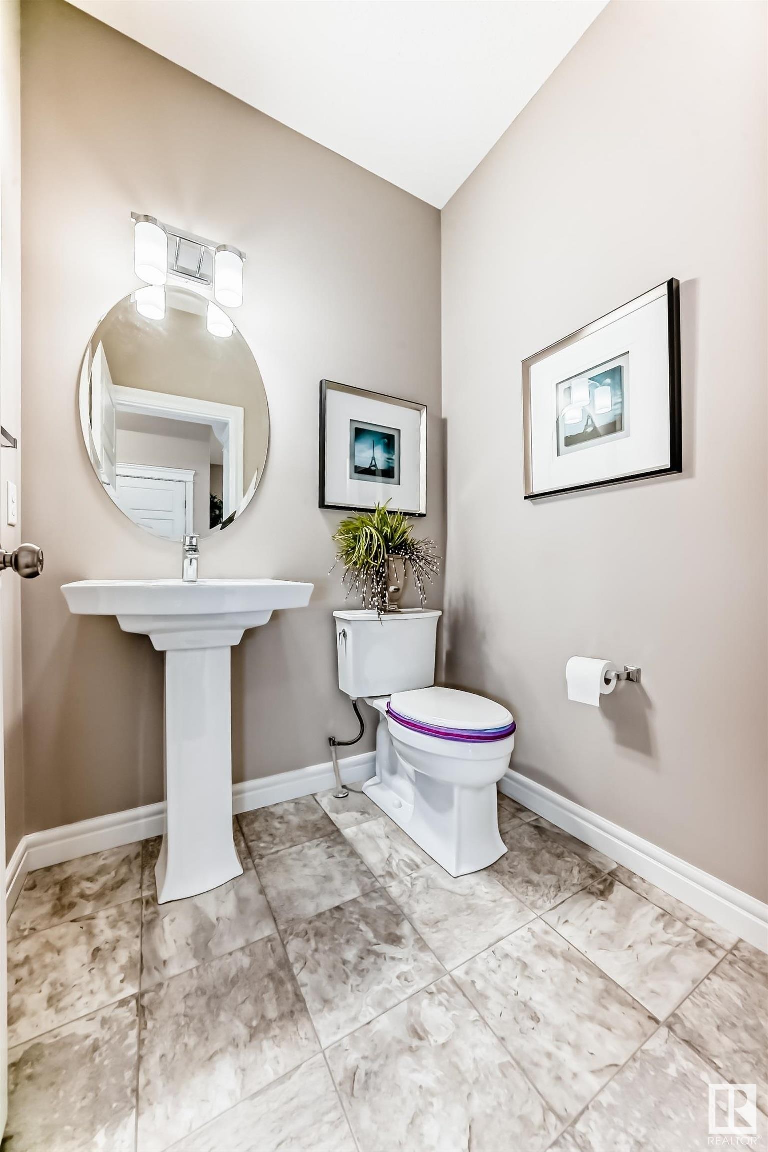 












1453 33A Street

,
Edmonton,




AB
T6T 0V3

