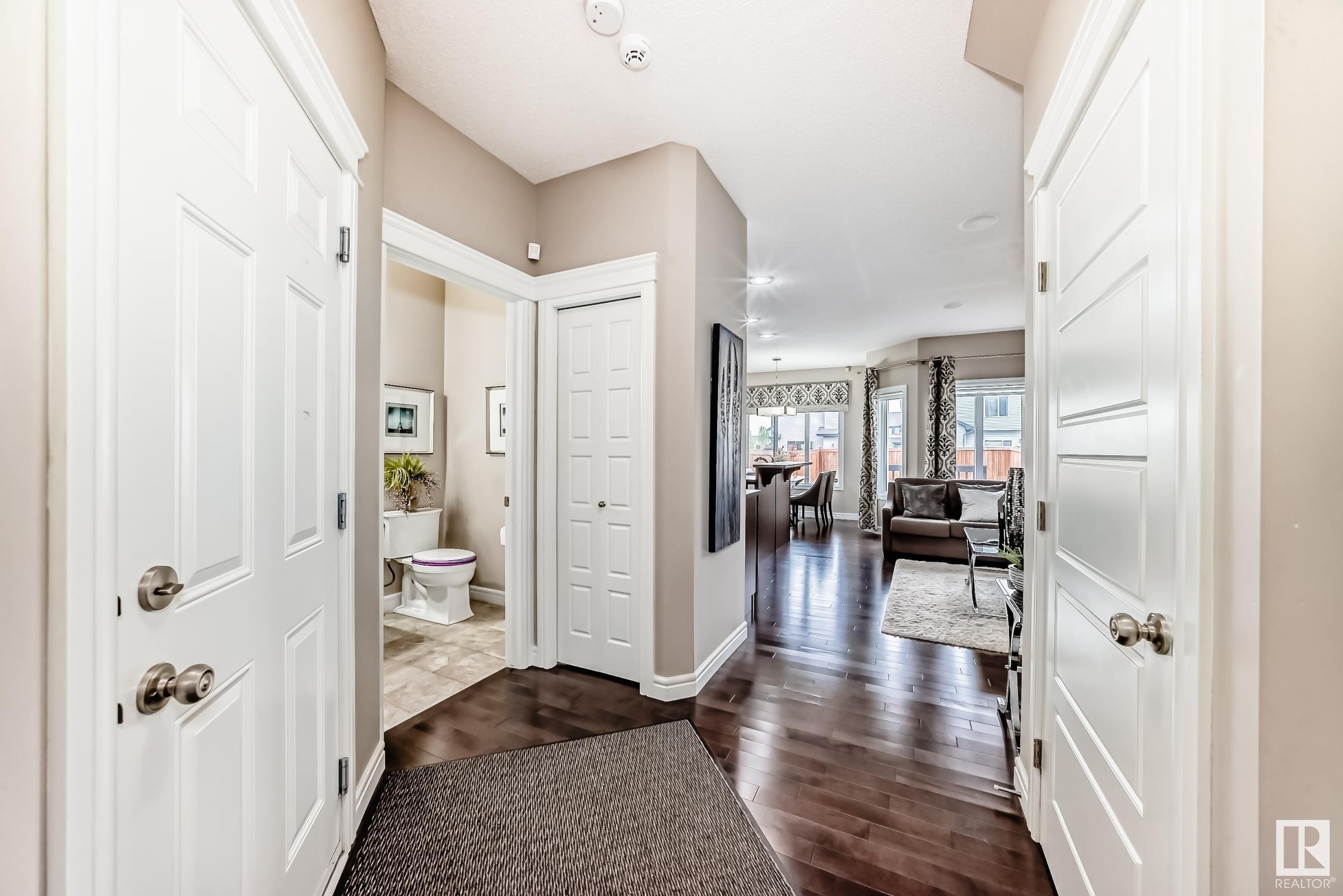 












1453 33A Street

,
Edmonton,




AB
T6T 0V3

