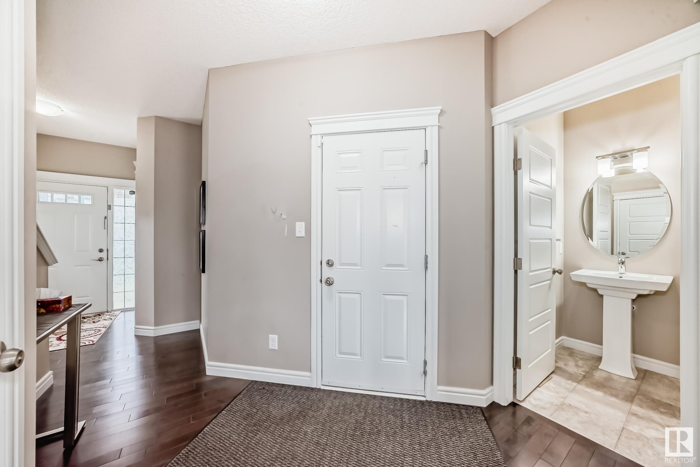 












1453 33A Street

,
Edmonton,




AB
T6T 0V3

