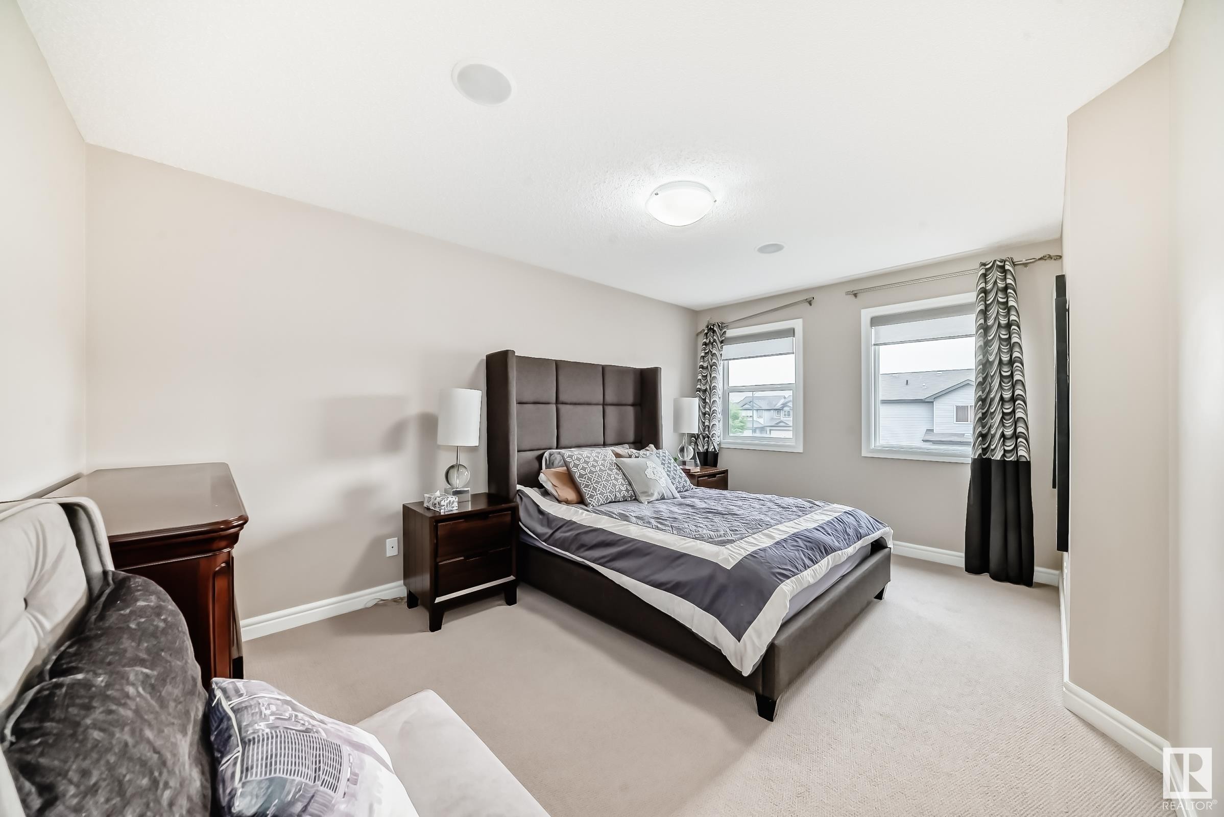 












1453 33A Street

,
Edmonton,




AB
T6T 0V3

