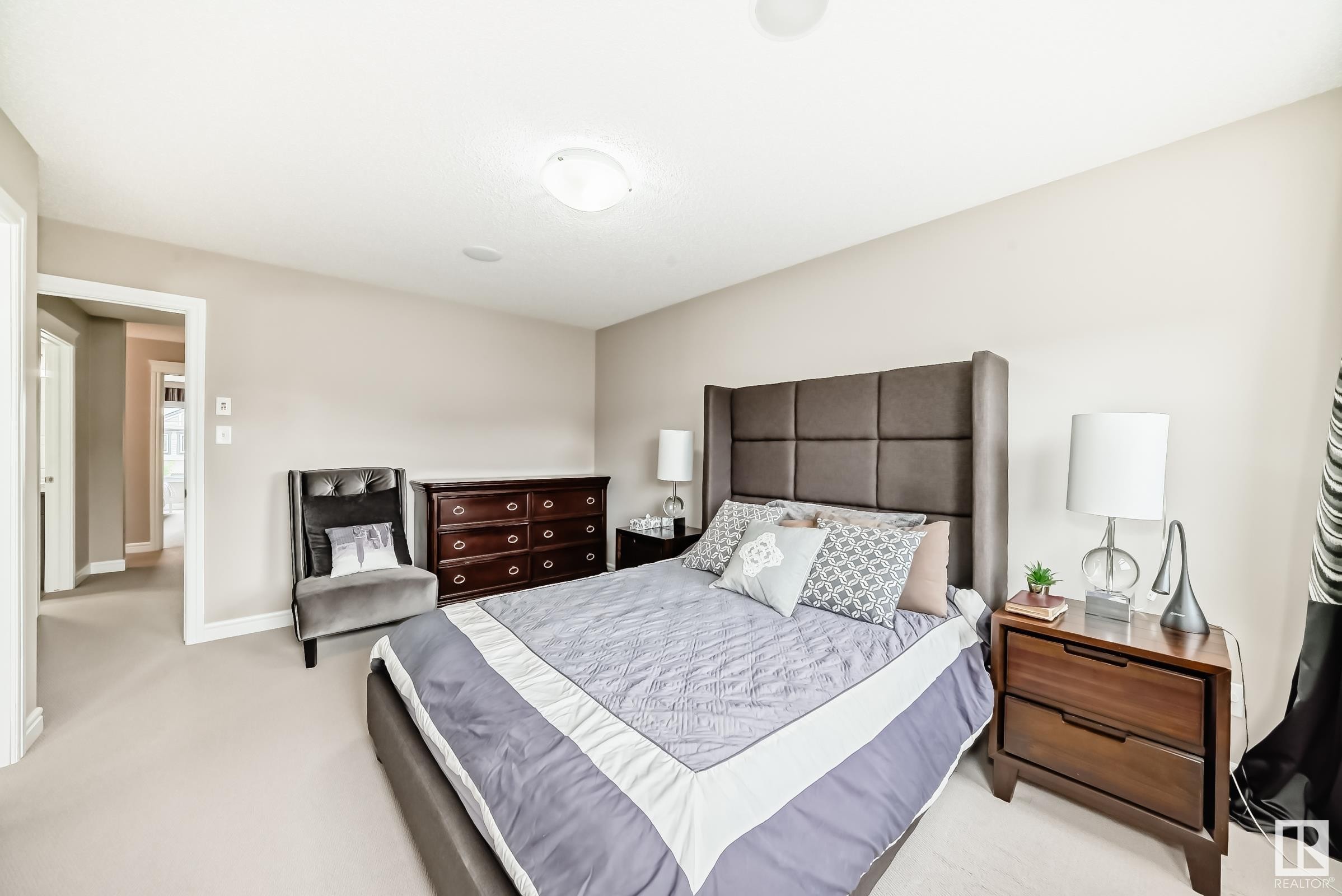 












1453 33A Street

,
Edmonton,




AB
T6T 0V3

