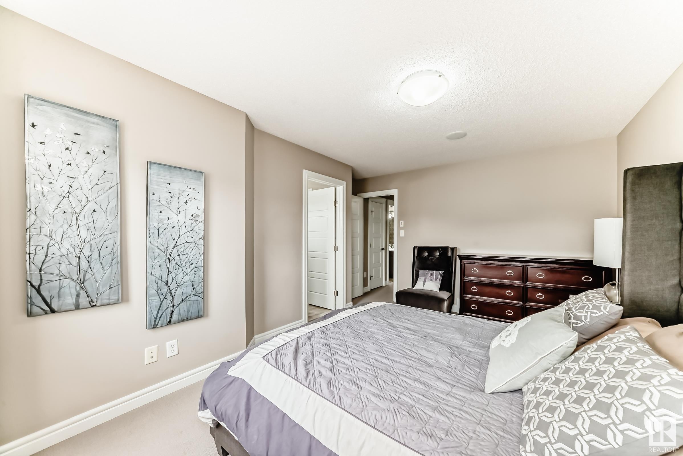 












1453 33A Street

,
Edmonton,




AB
T6T 0V3

