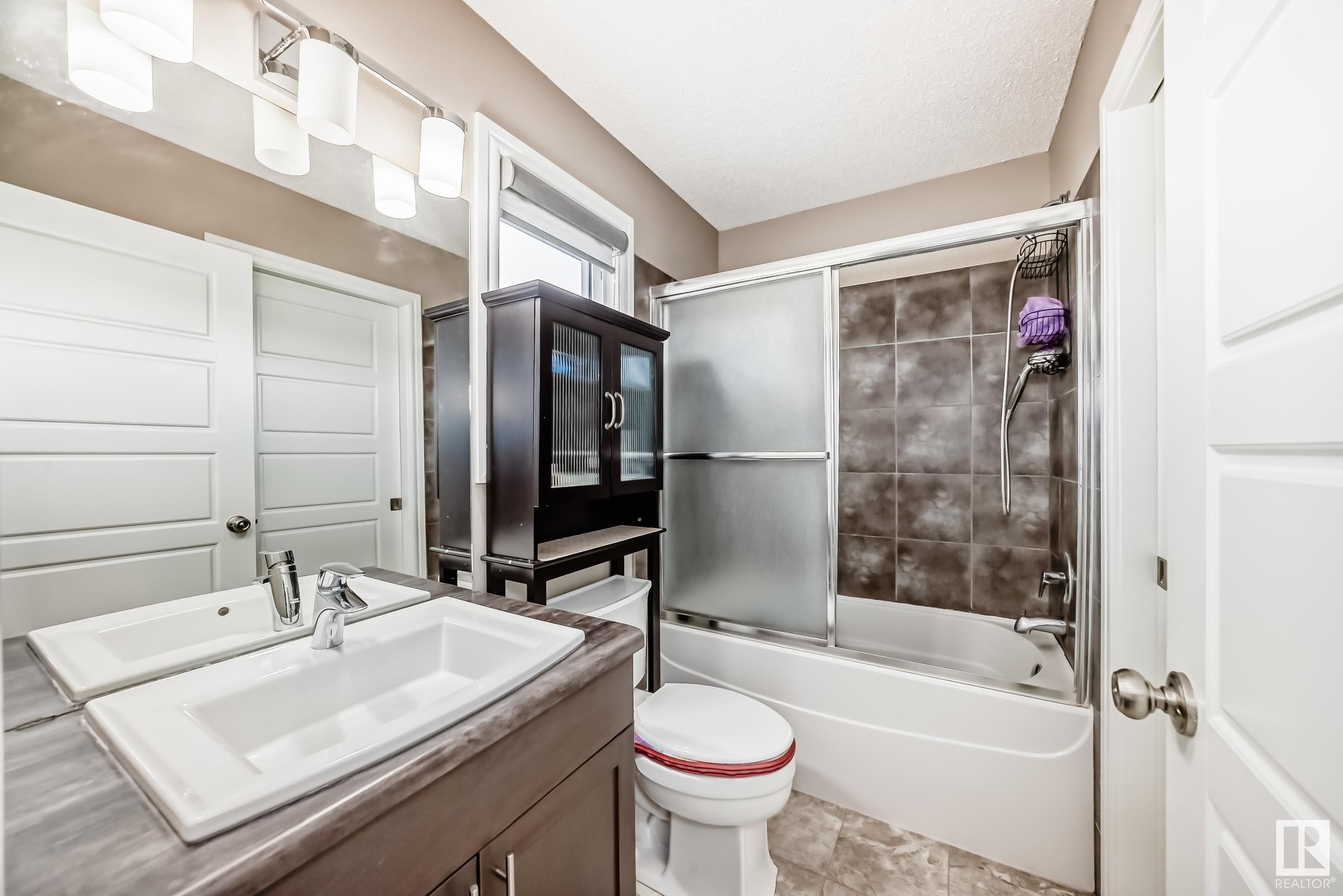 












1453 33A Street

,
Edmonton,




AB
T6T 0V3

