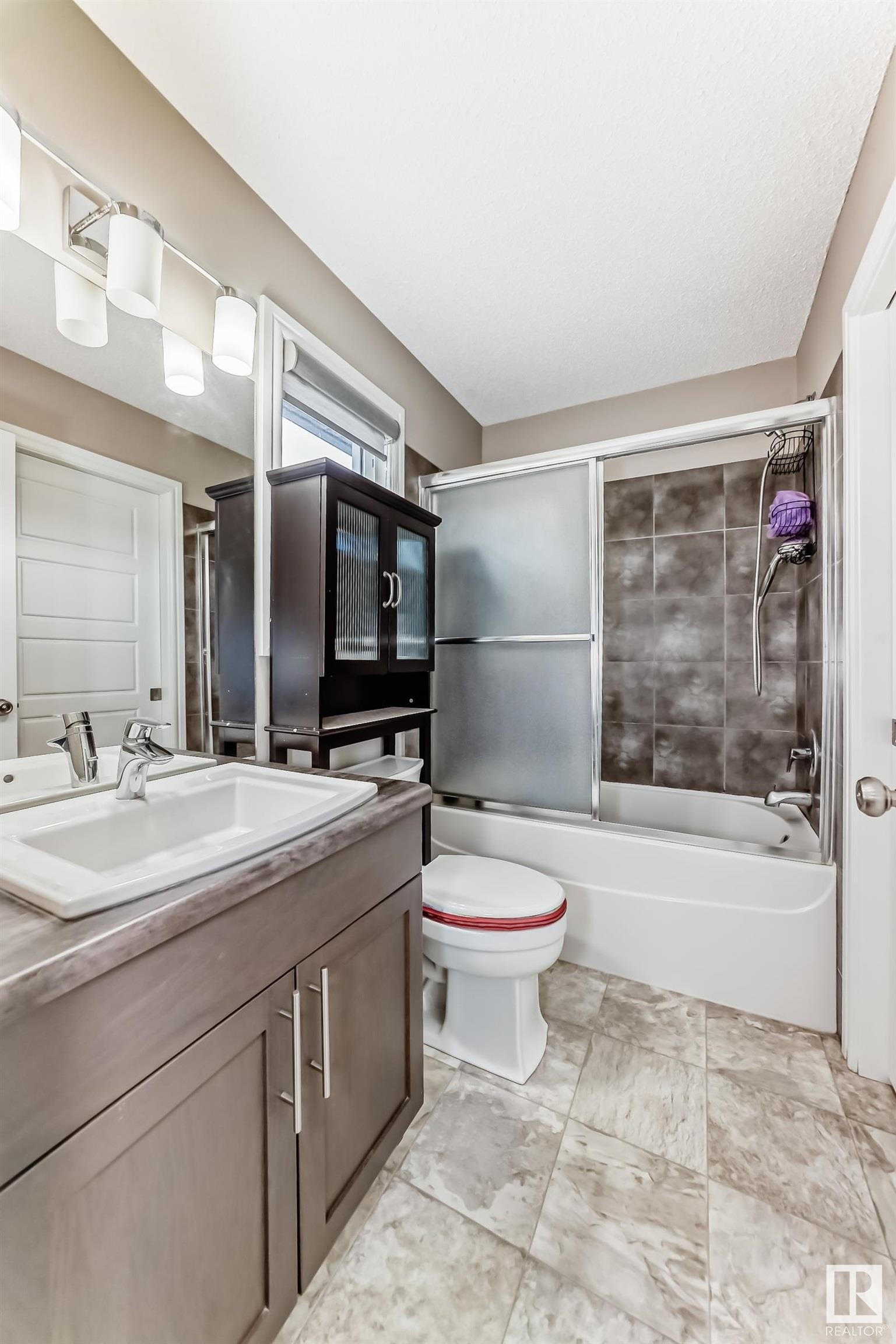 












1453 33A Street

,
Edmonton,




AB
T6T 0V3

