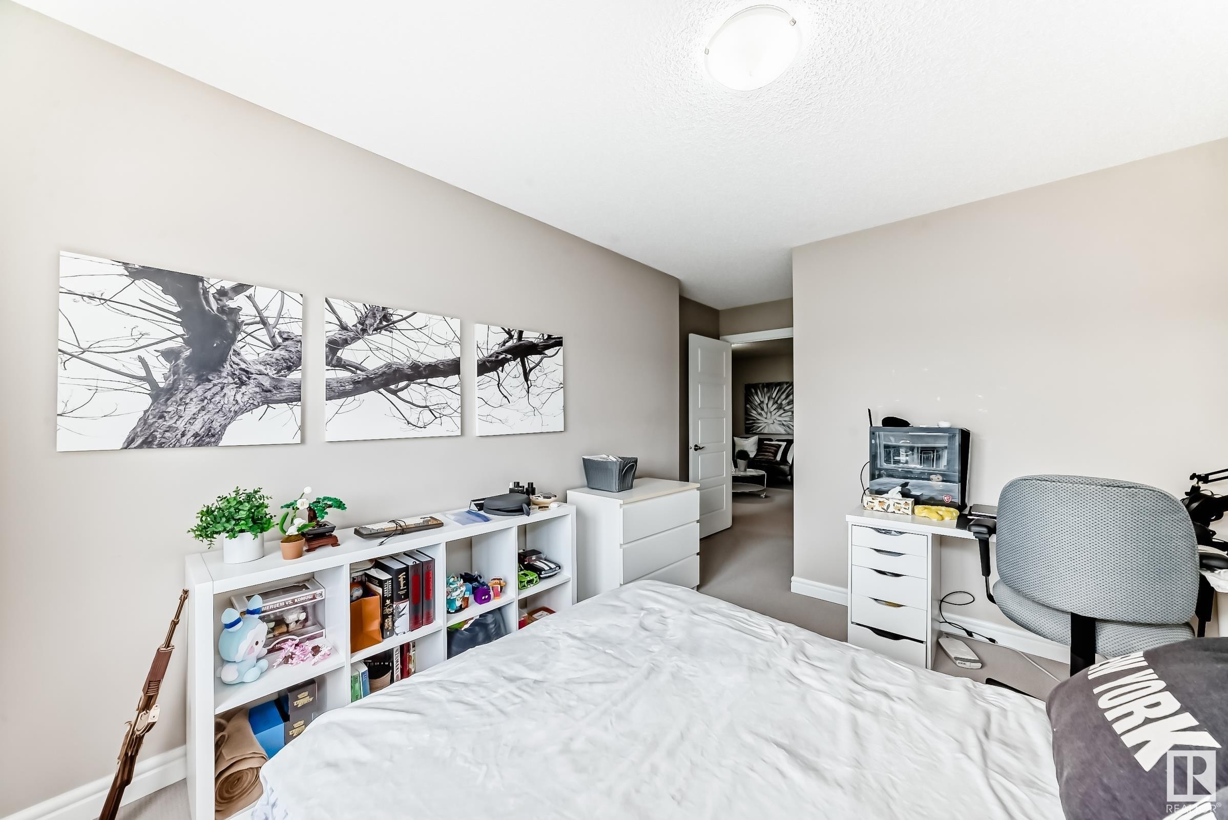 












1453 33A Street

,
Edmonton,




AB
T6T 0V3

