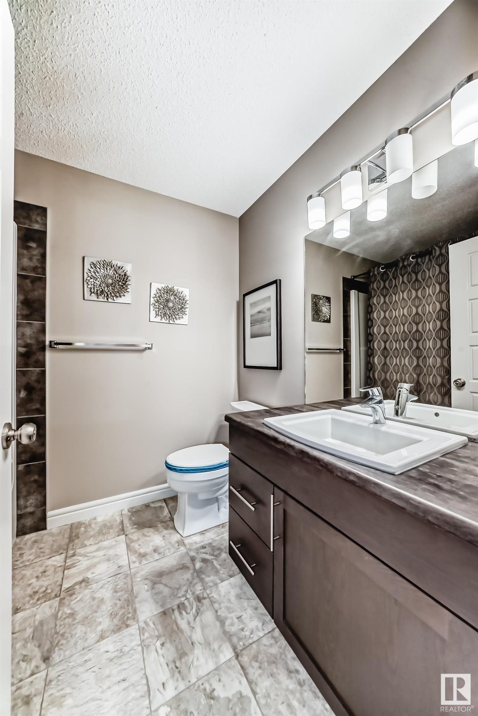 












1453 33A Street

,
Edmonton,




AB
T6T 0V3

