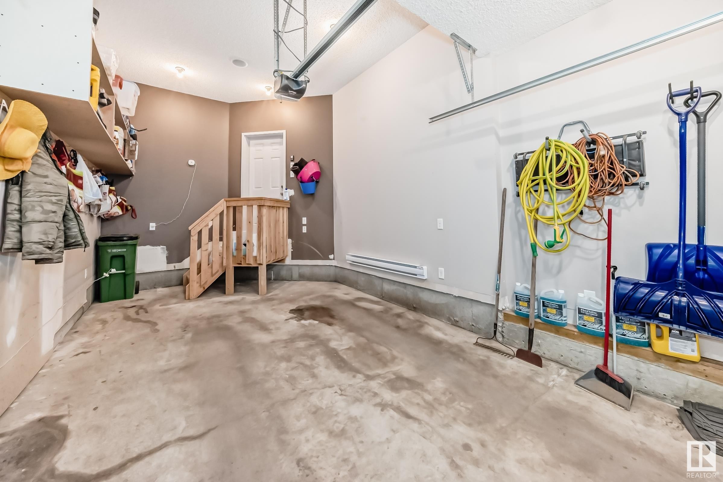 












1453 33A Street

,
Edmonton,




AB
T6T 0V3

