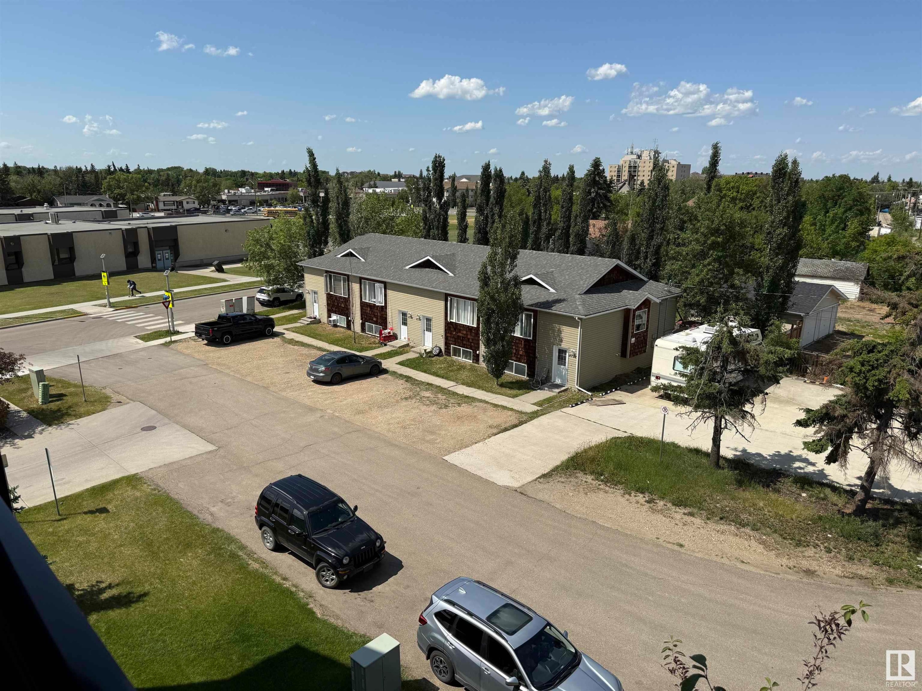 












402 4415 48 ST

,
Leduc,




AB
T9E 5Y3

