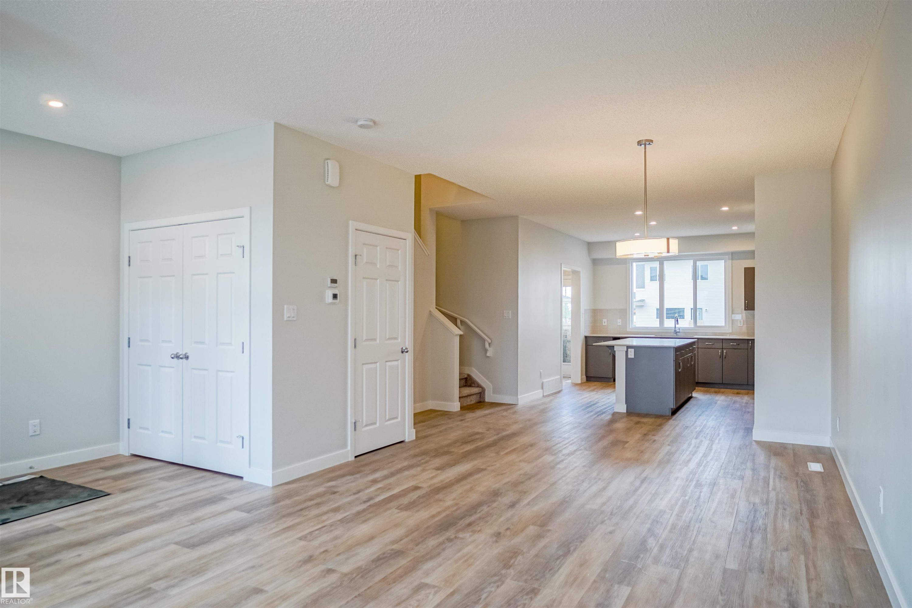 












18136 74 Street

,
Edmonton,




AB
T5Z 0T4

