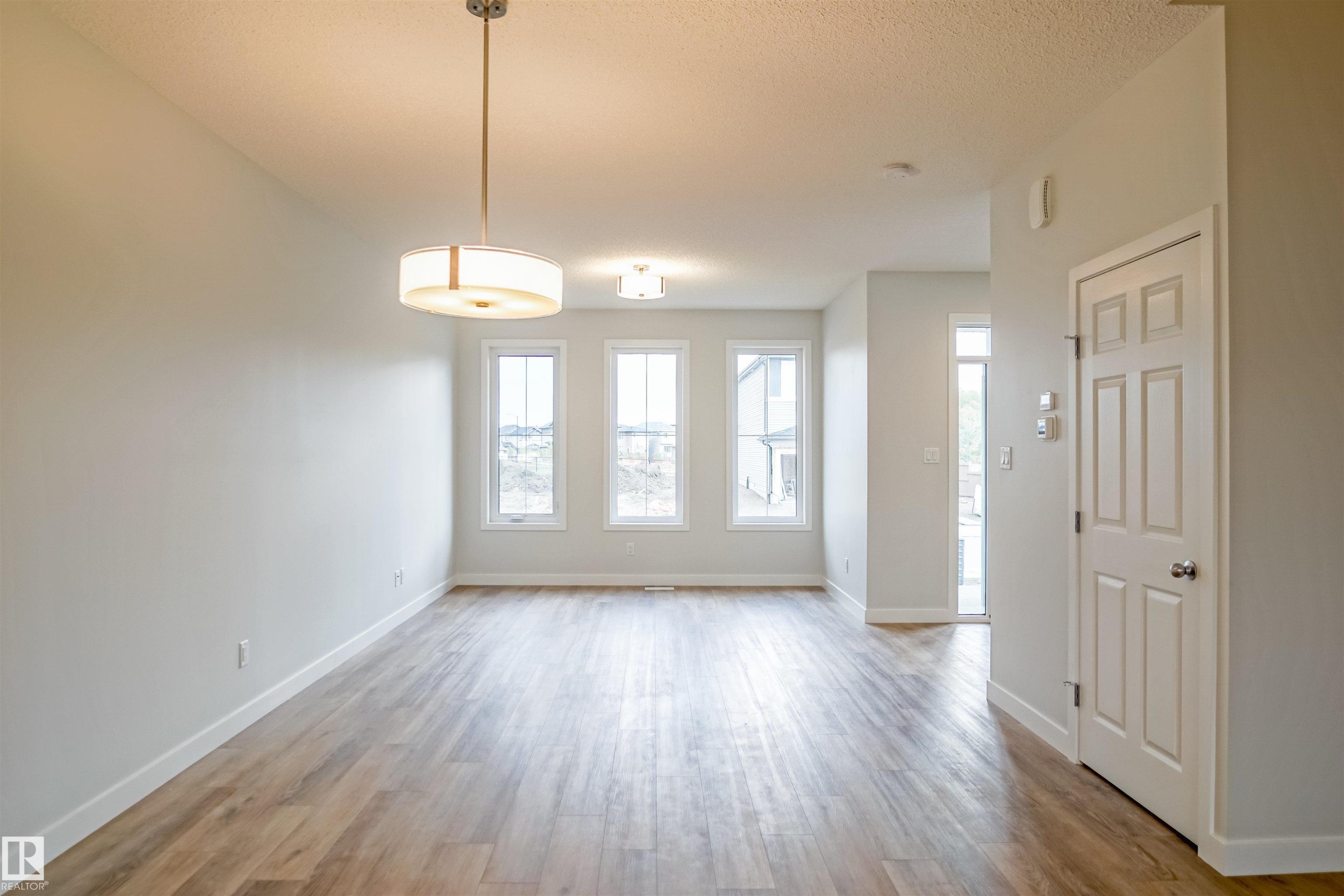 












18136 74 Street

,
Edmonton,




AB
T5Z 0T4

