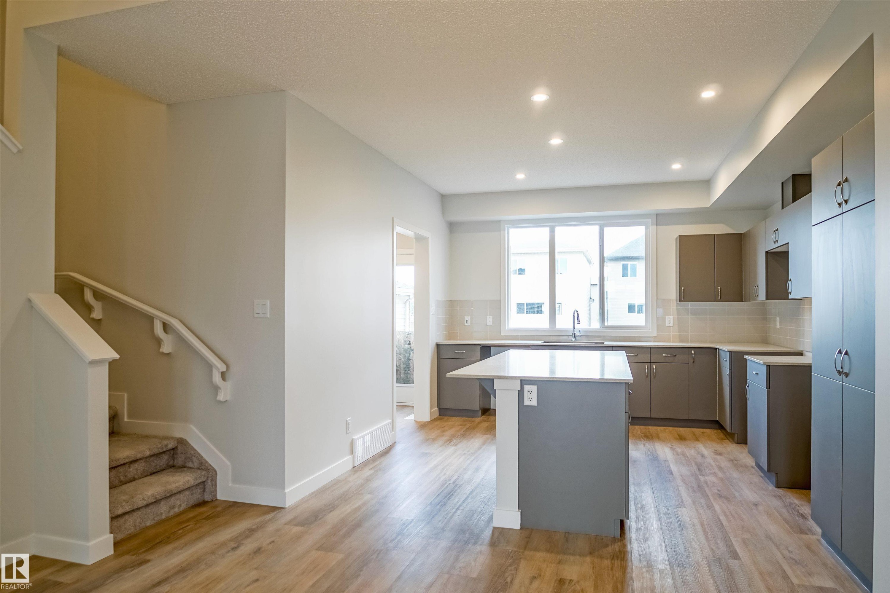 












18136 74 Street

,
Edmonton,




AB
T5Z 0T4

