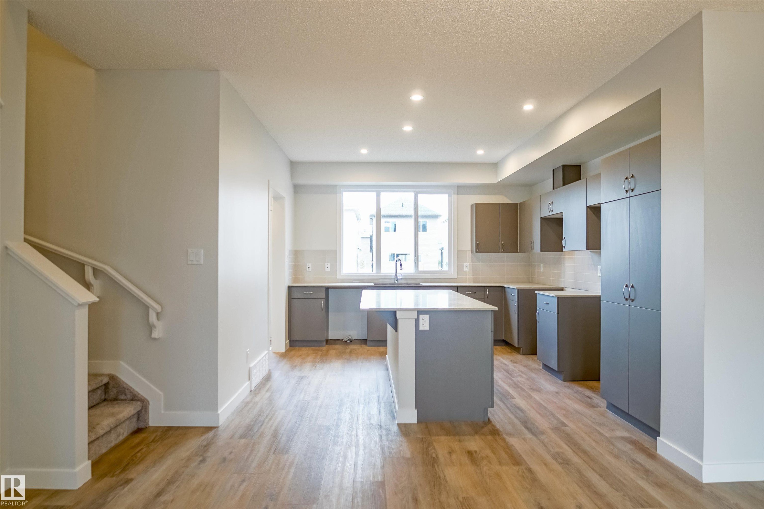 












18136 74 Street

,
Edmonton,




AB
T5Z 0T4


