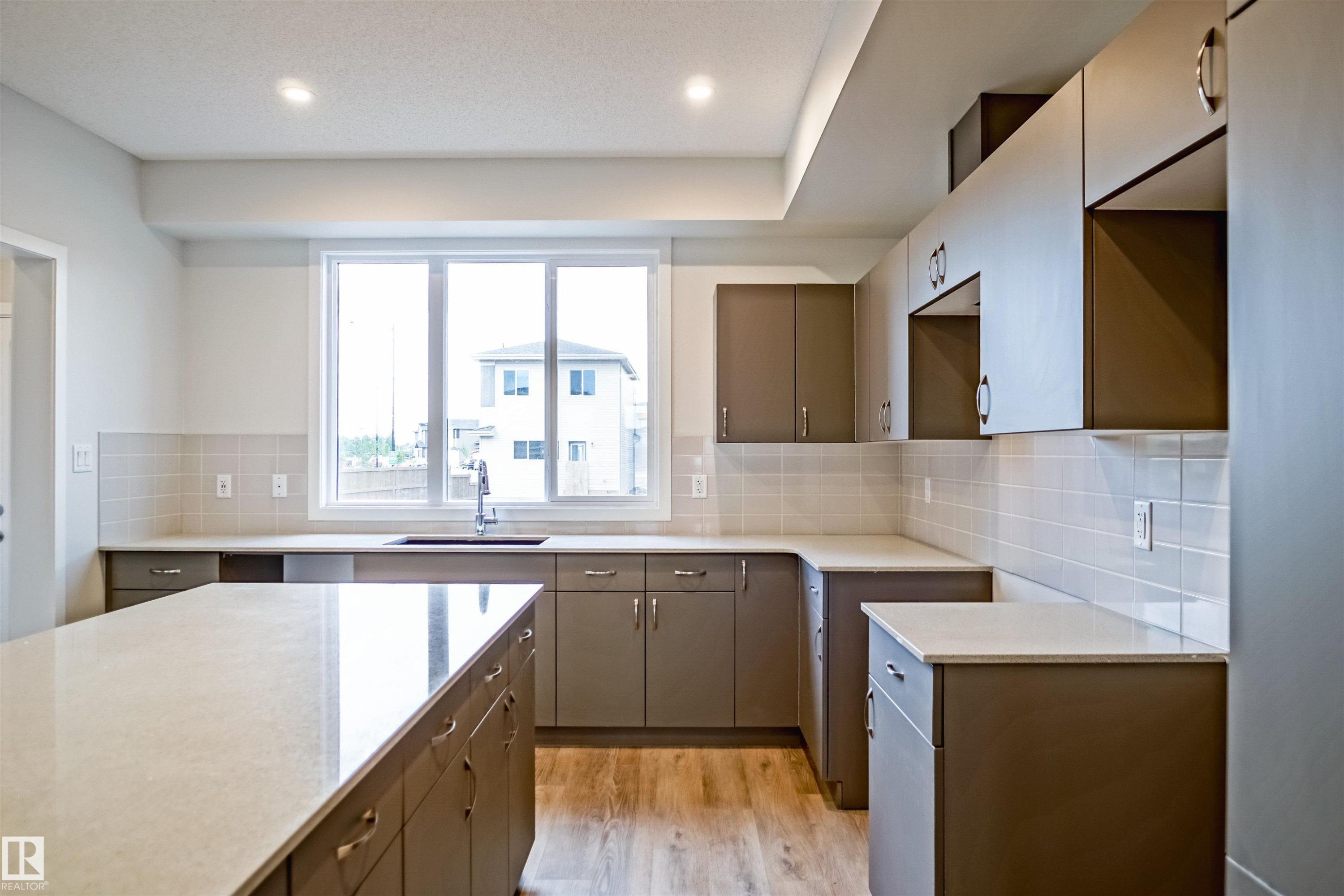












18136 74 Street

,
Edmonton,




AB
T5Z 0T4

