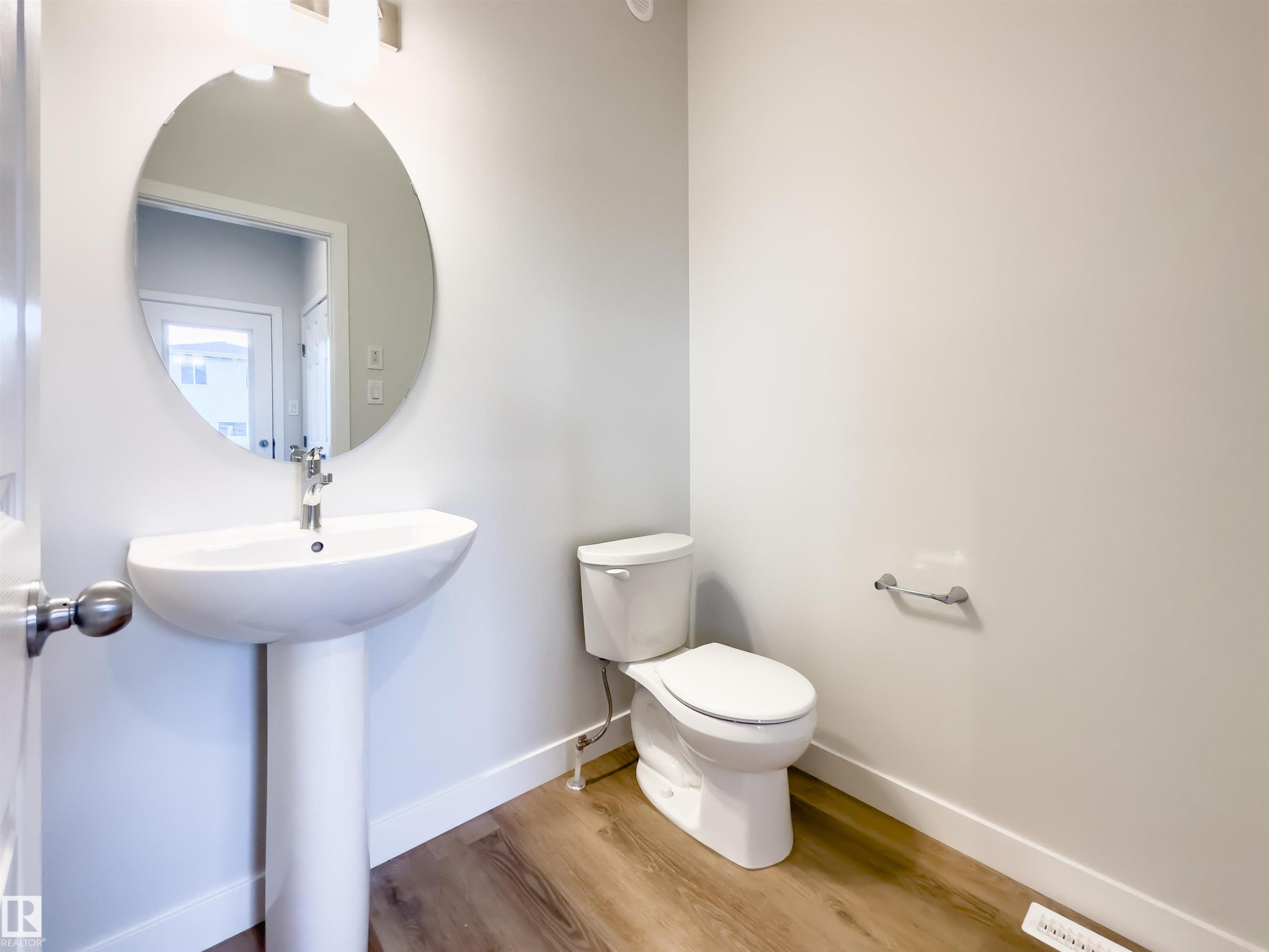 












18136 74 Street

,
Edmonton,




AB
T5Z 0T4

