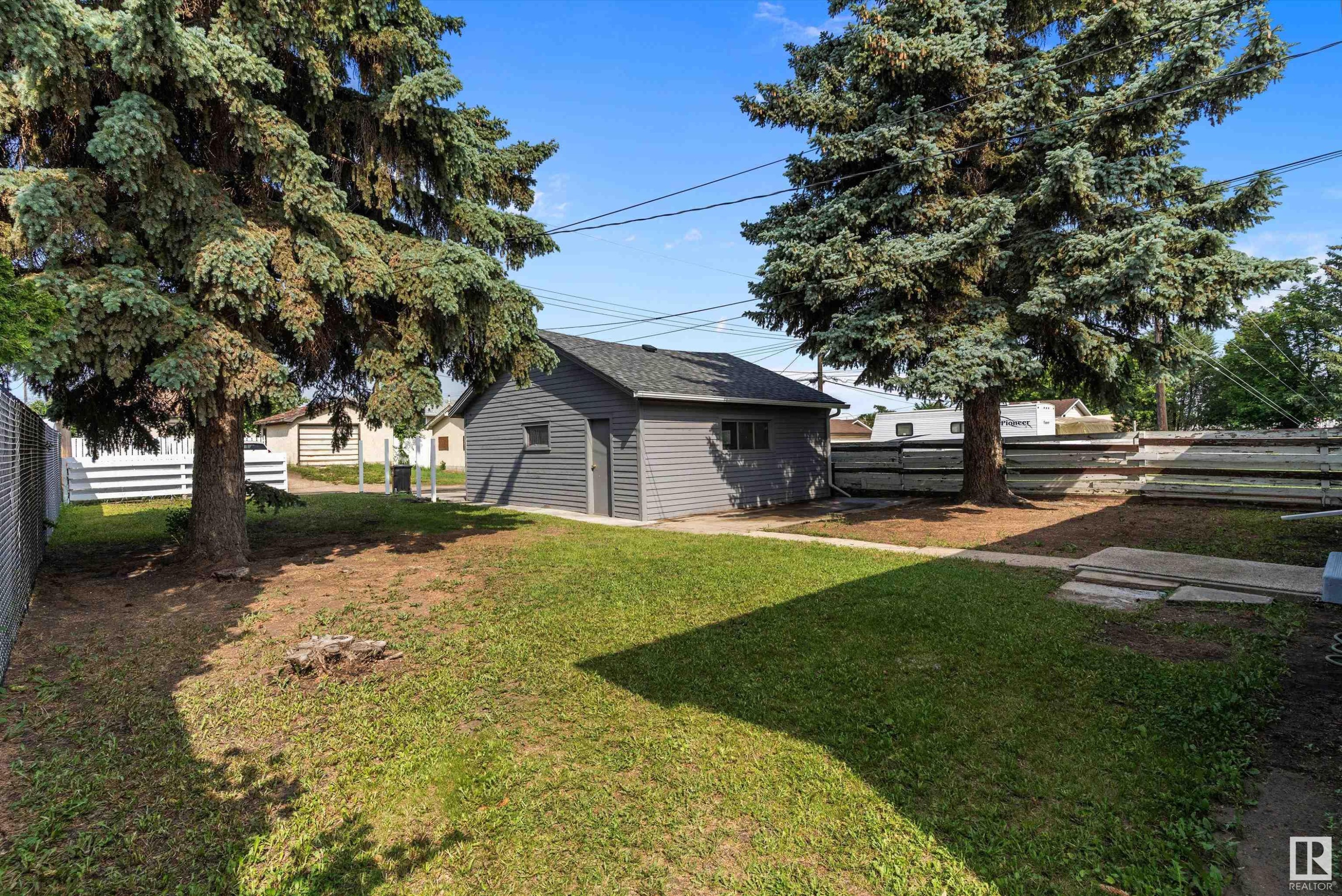 












13236 67 Street

,
Edmonton,




AB
T5C 0C4

