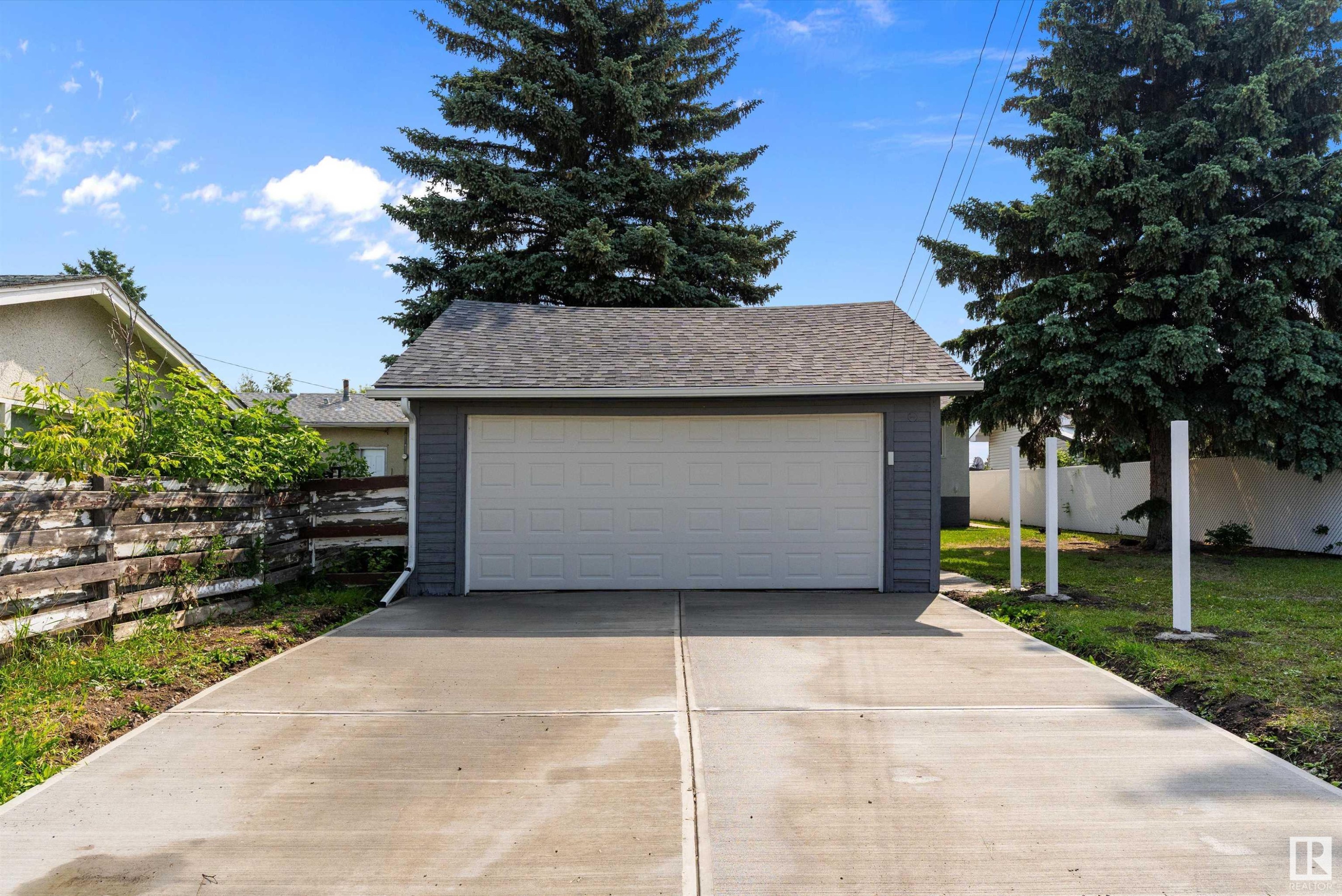












13236 67 Street

,
Edmonton,




AB
T5C 0C4

