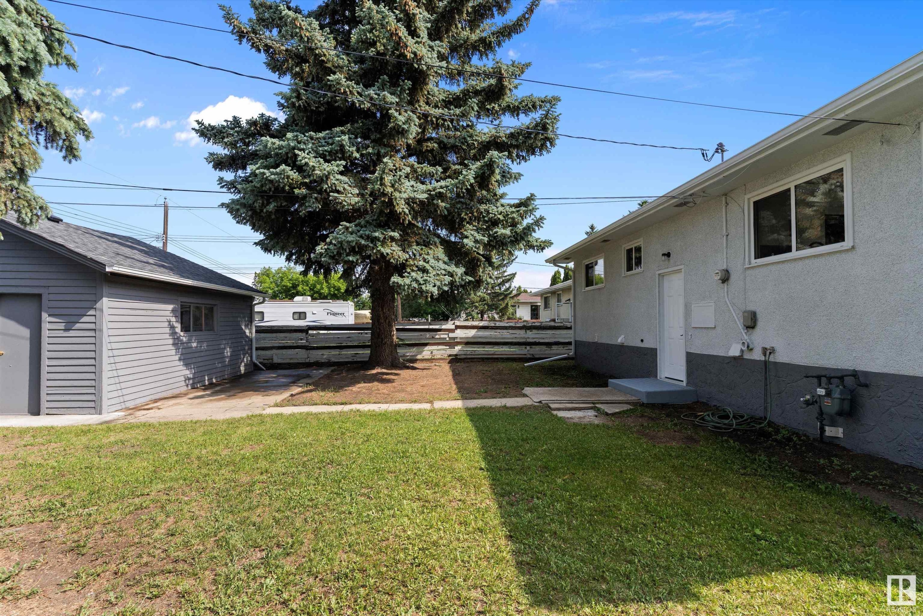 












13236 67 Street

,
Edmonton,




AB
T5C 0C4

