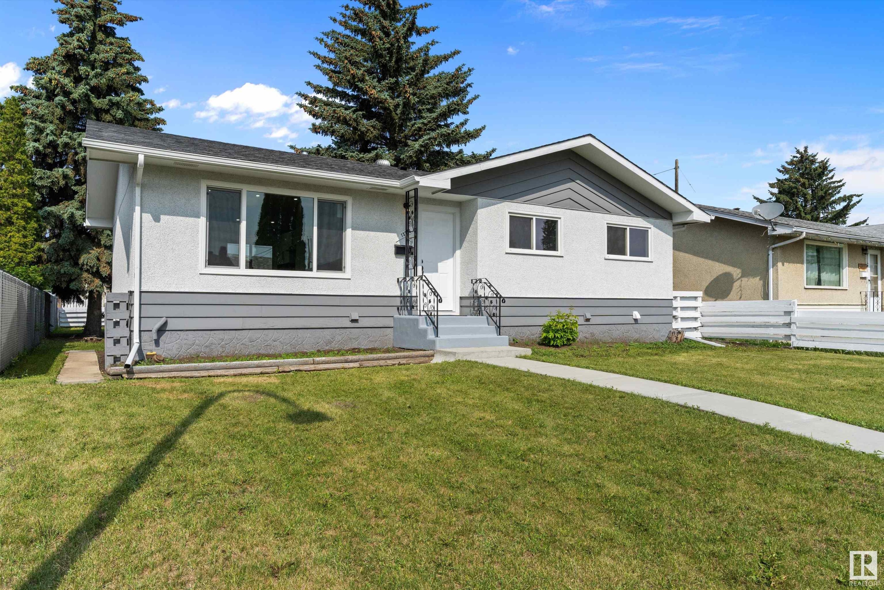 












13236 67 Street

,
Edmonton,




AB
T5C 0C4

