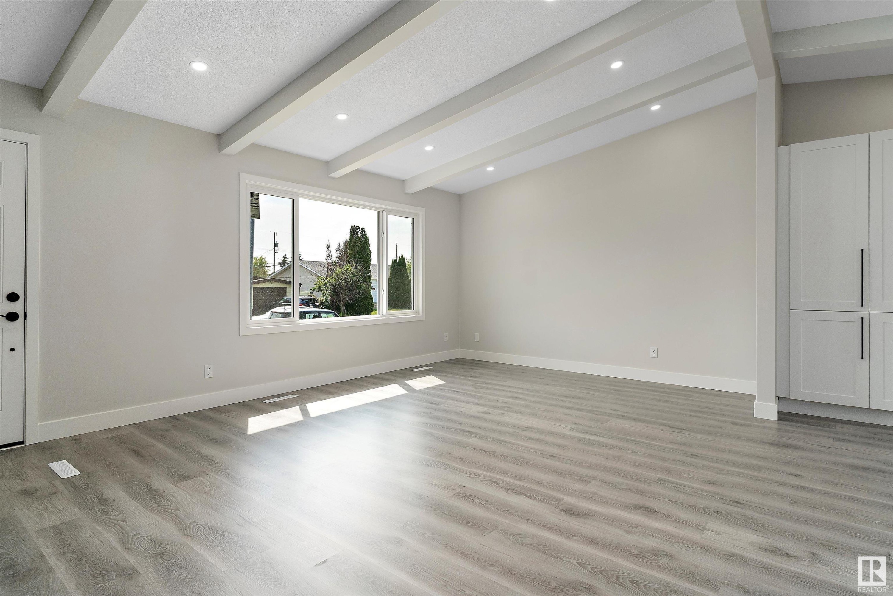 












13236 67 Street

,
Edmonton,




AB
T5C 0C4

