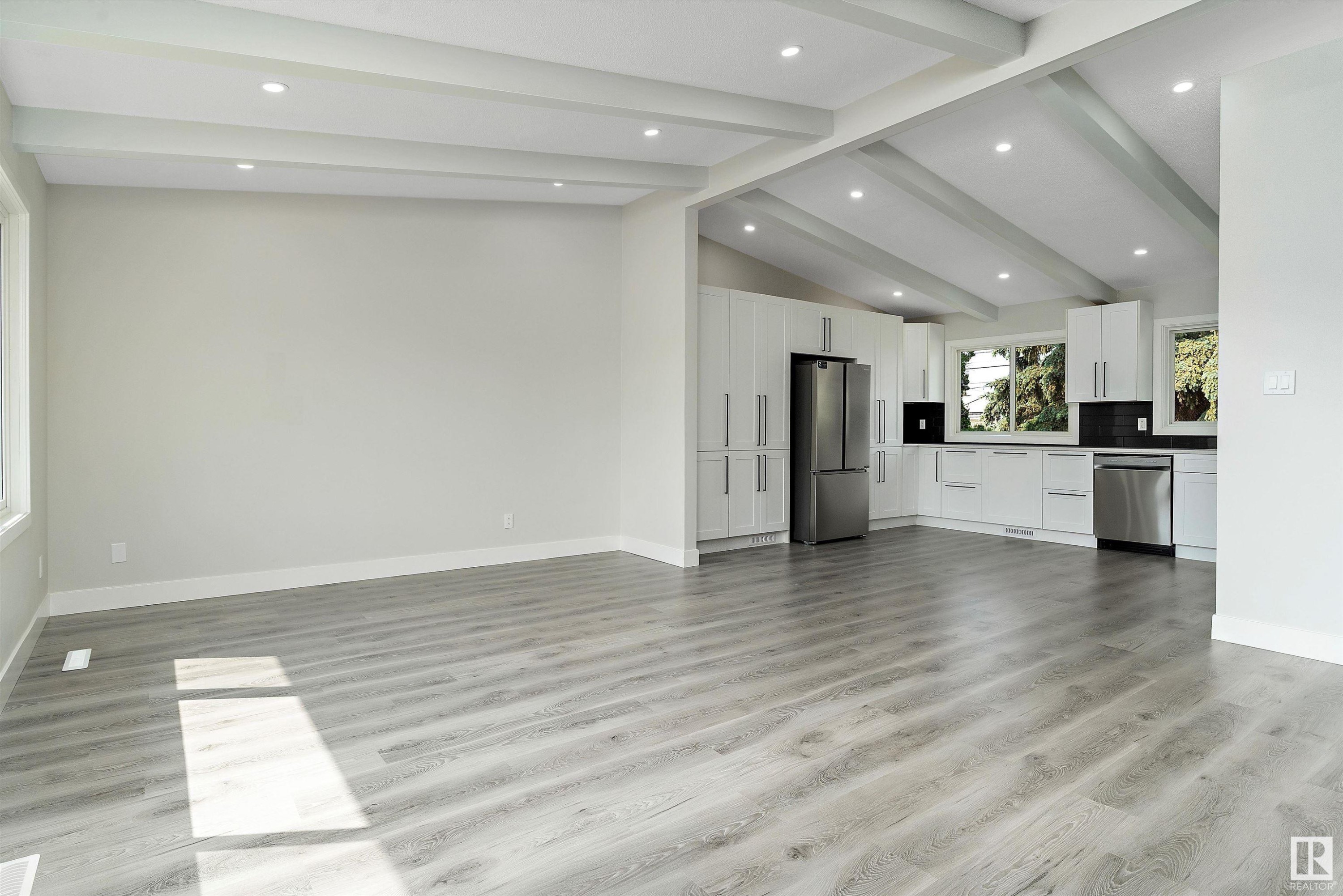 












13236 67 Street

,
Edmonton,




AB
T5C 0C4

