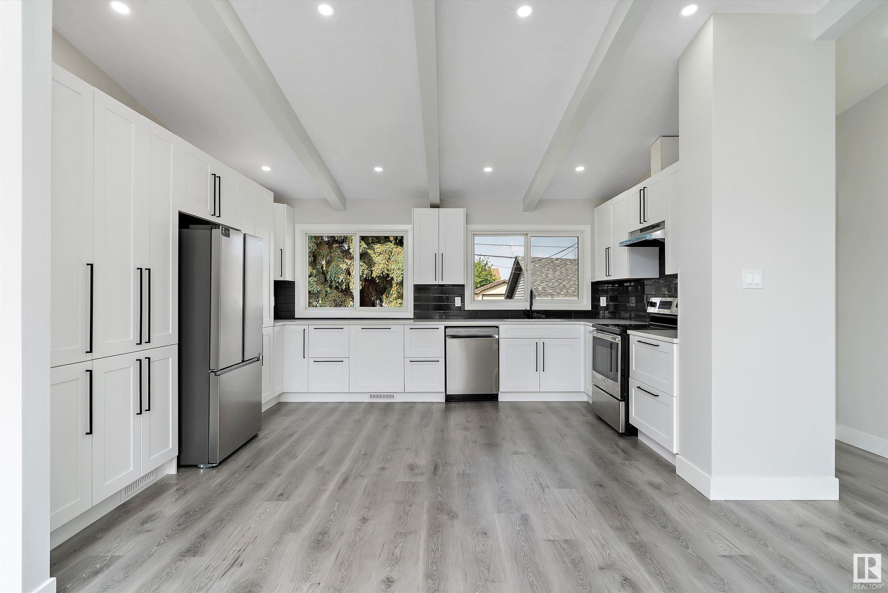 












13236 67 Street

,
Edmonton,




AB
T5C 0C4


