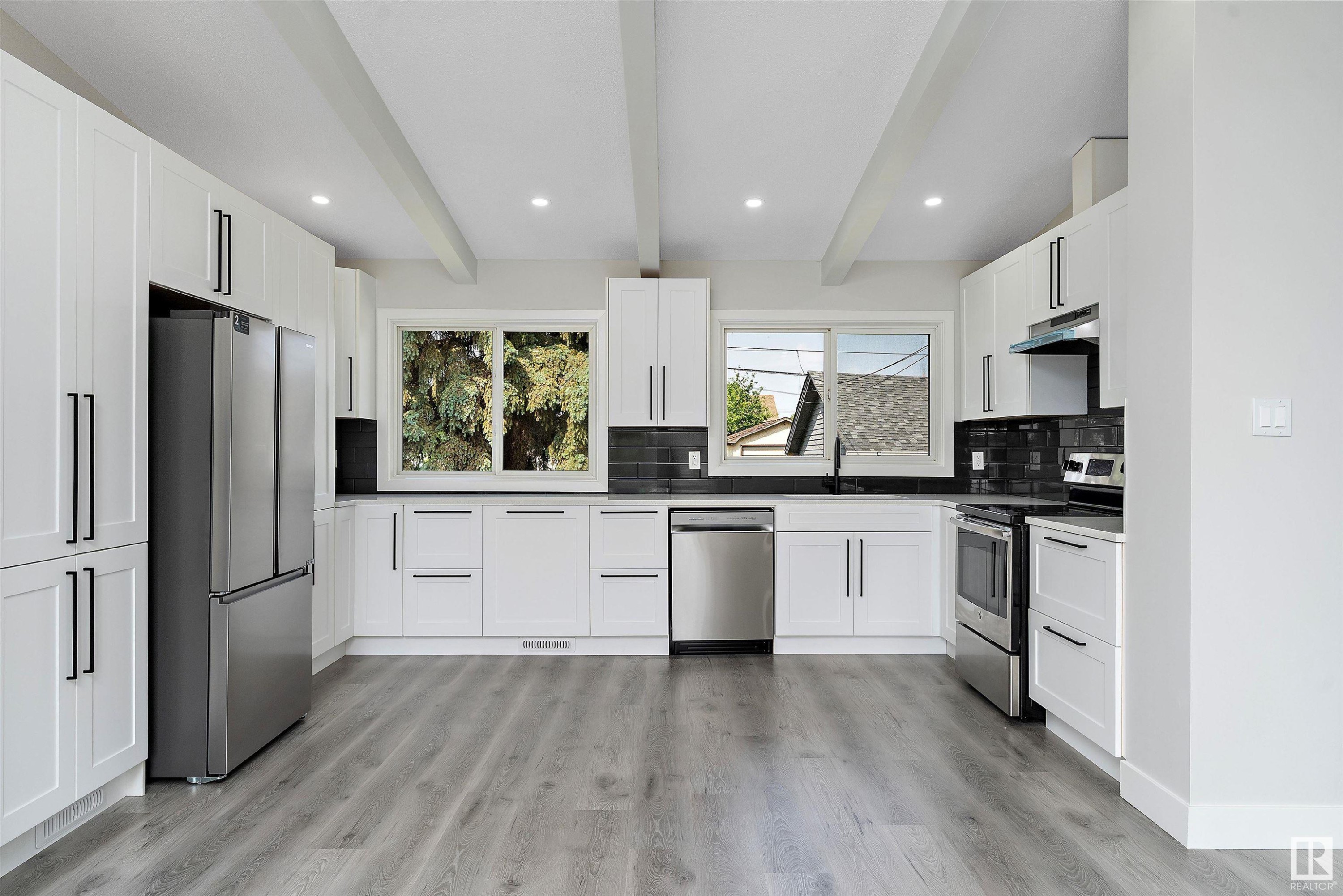 












13236 67 Street

,
Edmonton,




AB
T5C 0C4

