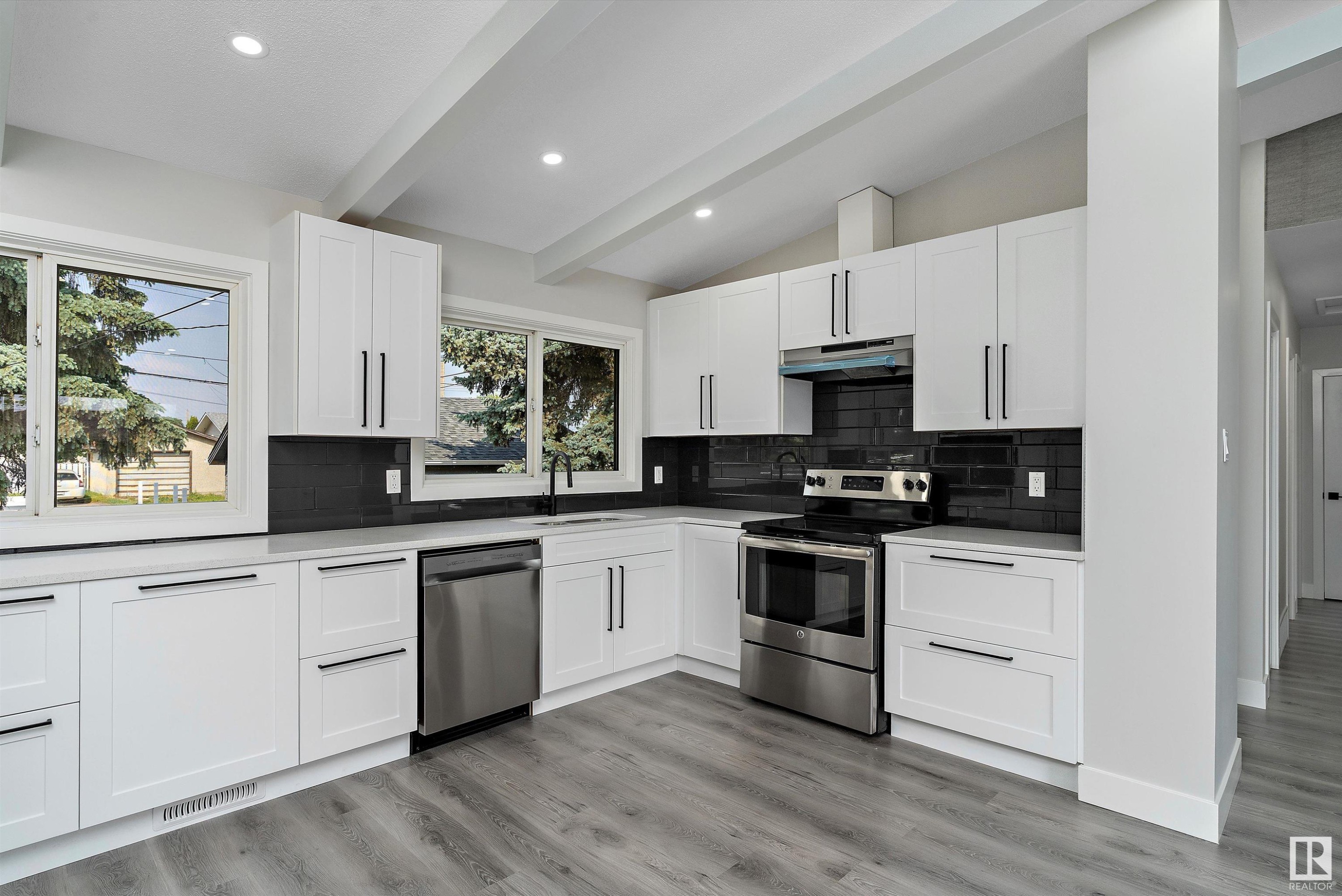 












13236 67 Street

,
Edmonton,




AB
T5C 0C4

