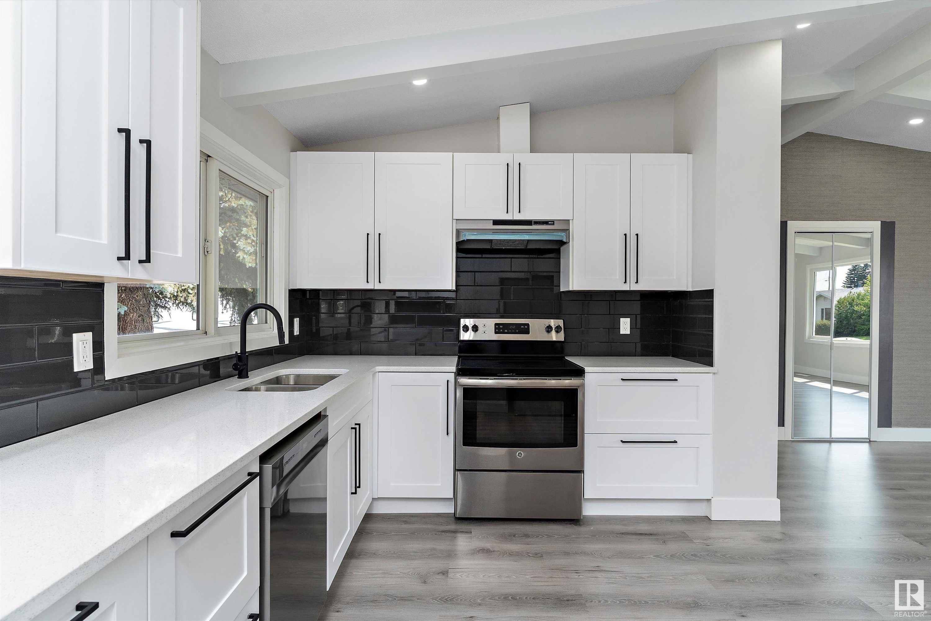 












13236 67 Street

,
Edmonton,




AB
T5C 0C4

